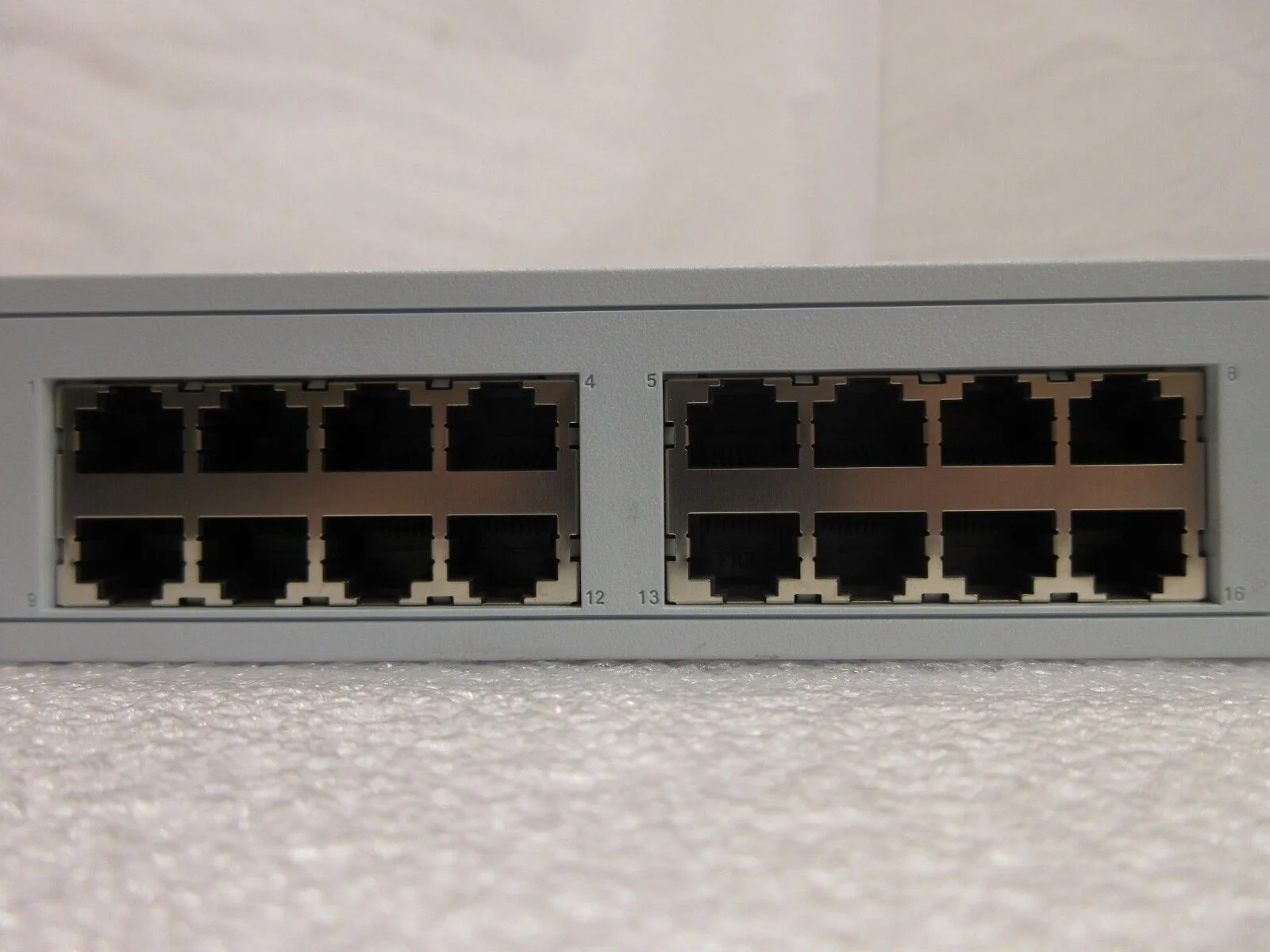 3Com 1647-010-010-1.00 Baseline Switch 2016 3C16470 AMAT Quantum X Used Working - Image 8