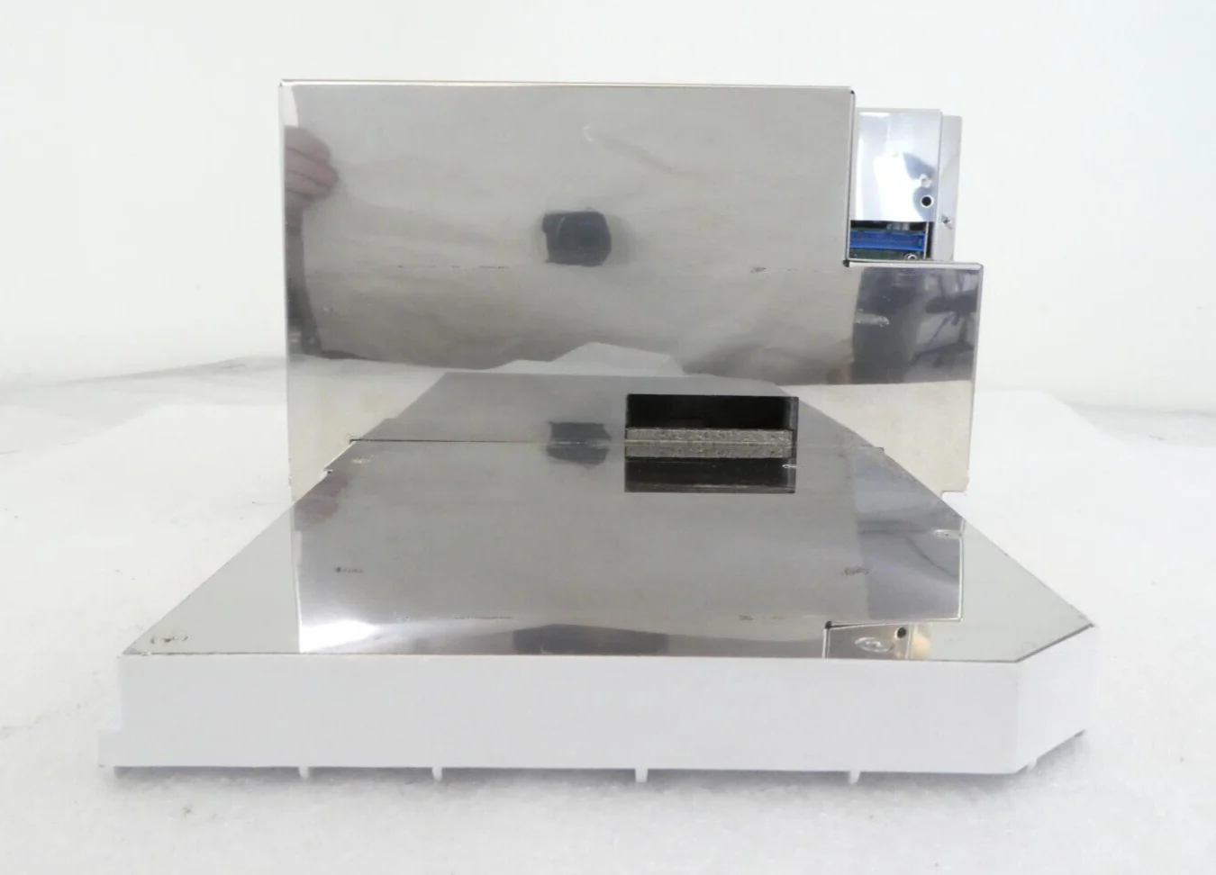Agilent Technologies G7167-60005 HPLC Sample Thermostat Cooler Untested Surplus - Image 2