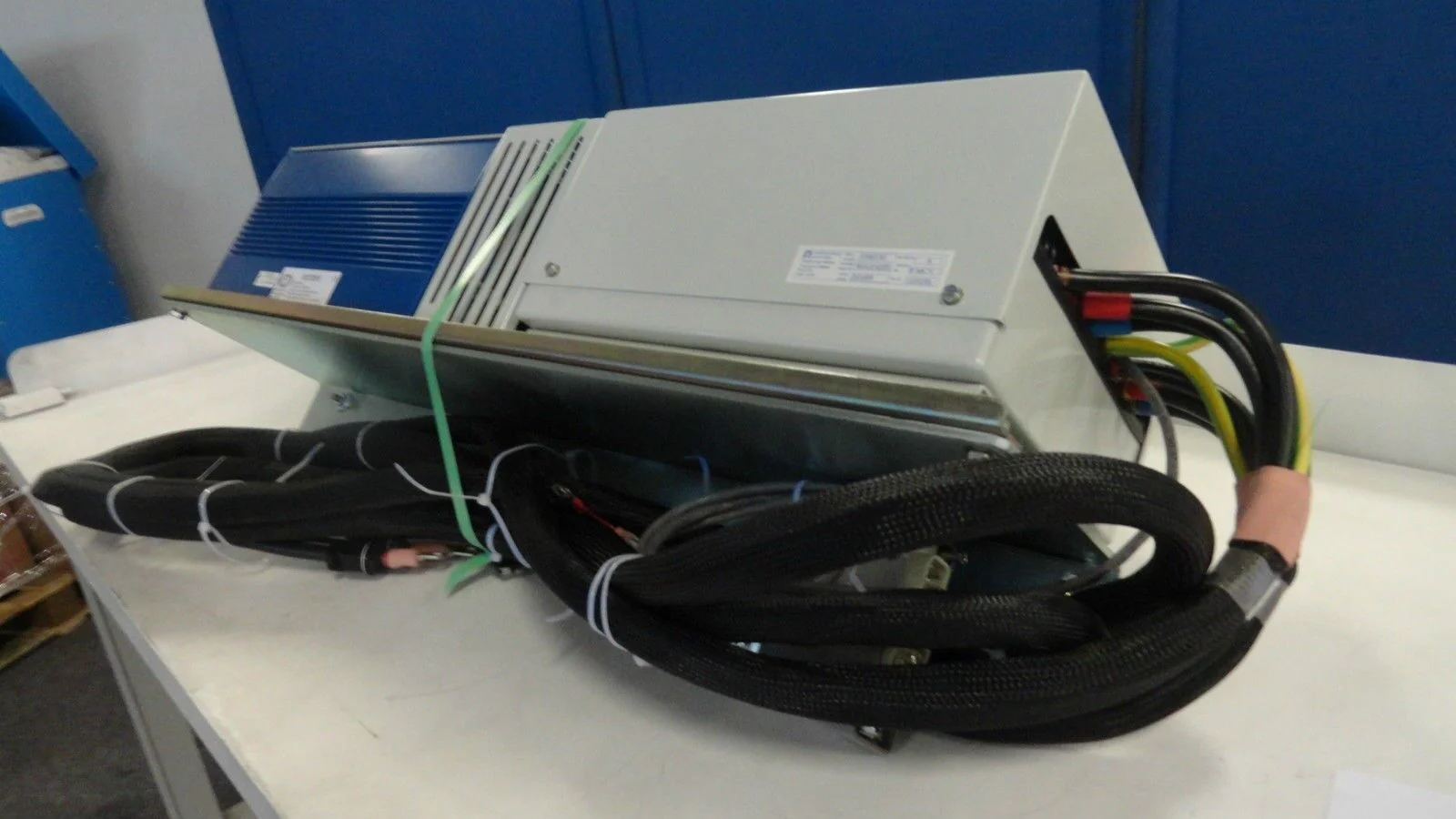 AMAT Applied Materials 9010-01545 S2S Softdrive SAF305-045 Used Working - Image 3