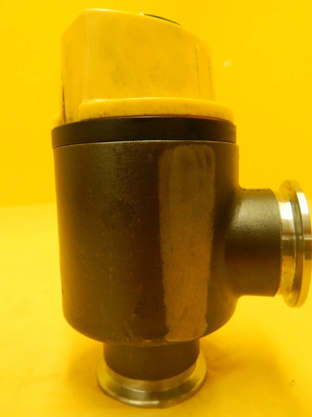 Balzers EVA 040 HX Vacuum Right Angle Valve BP V16 130 BPV16130 Used Working - Image 3