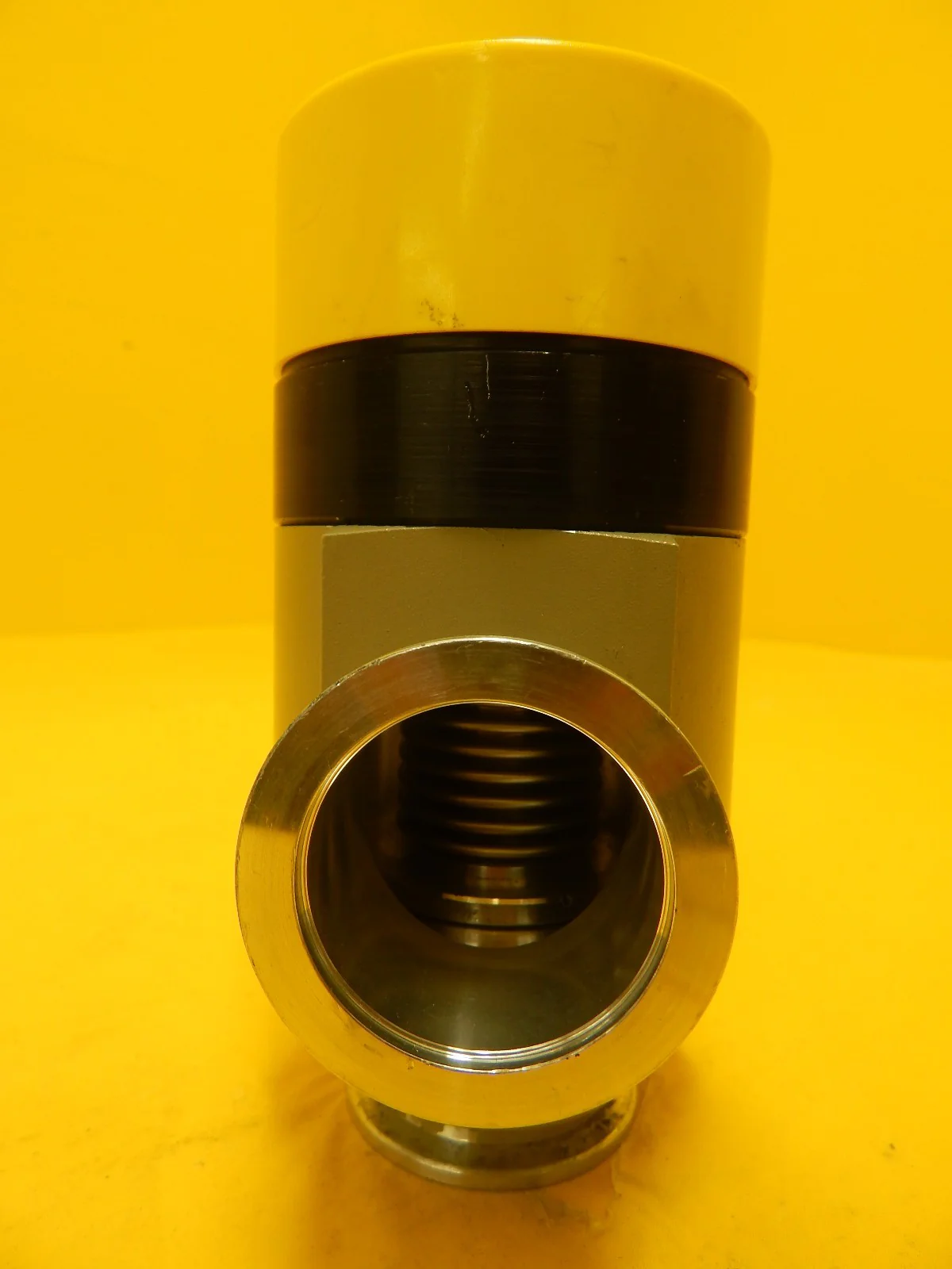 Balzers EVA 040 P Vacuum Right Angle Valve BP V16 001 BPV16001 Used Working - Image 4