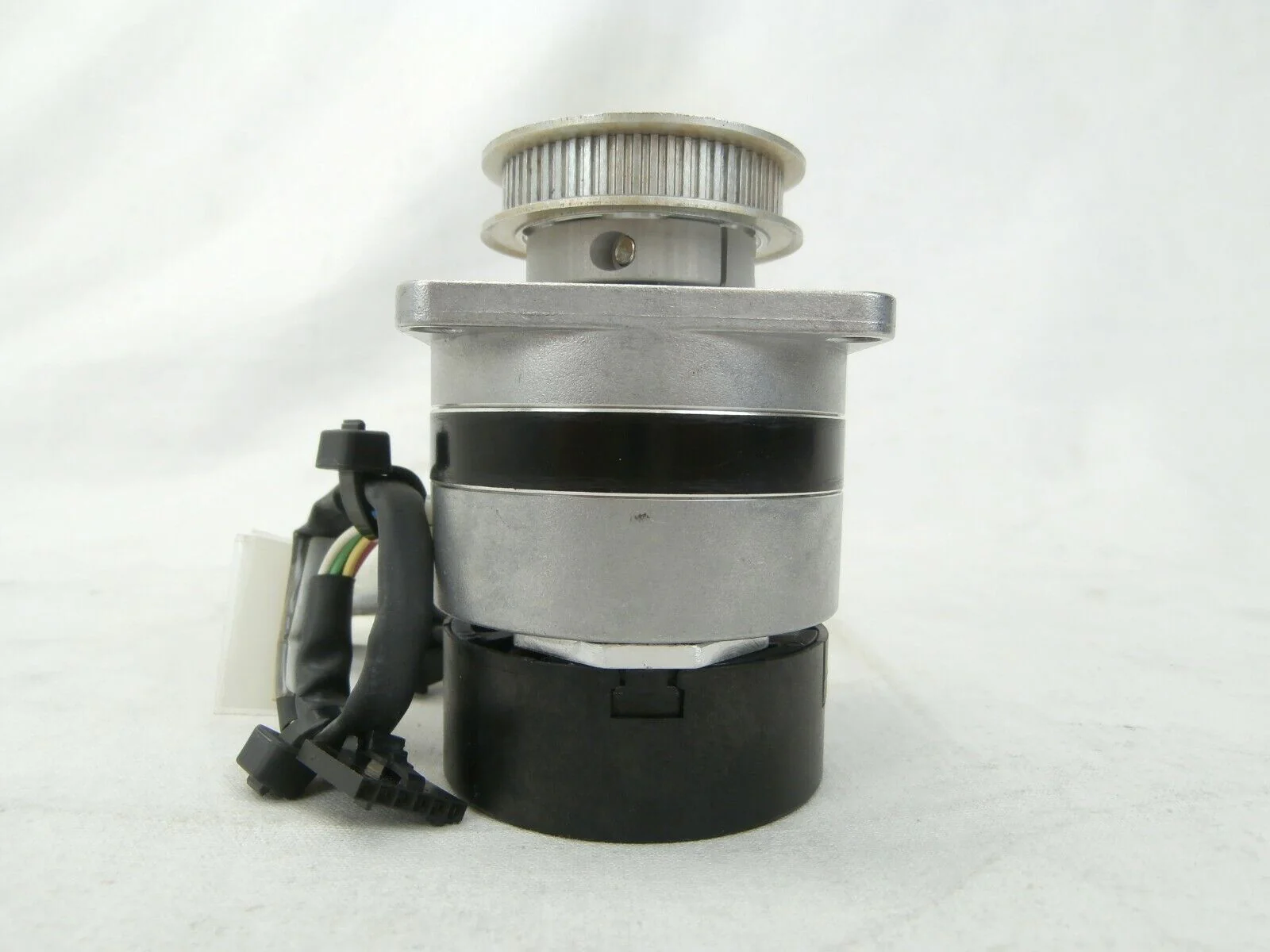 Delta Design 1909151-001 Servo Motor 1670577-604H with Encoder Summit ATC Used - Image 2