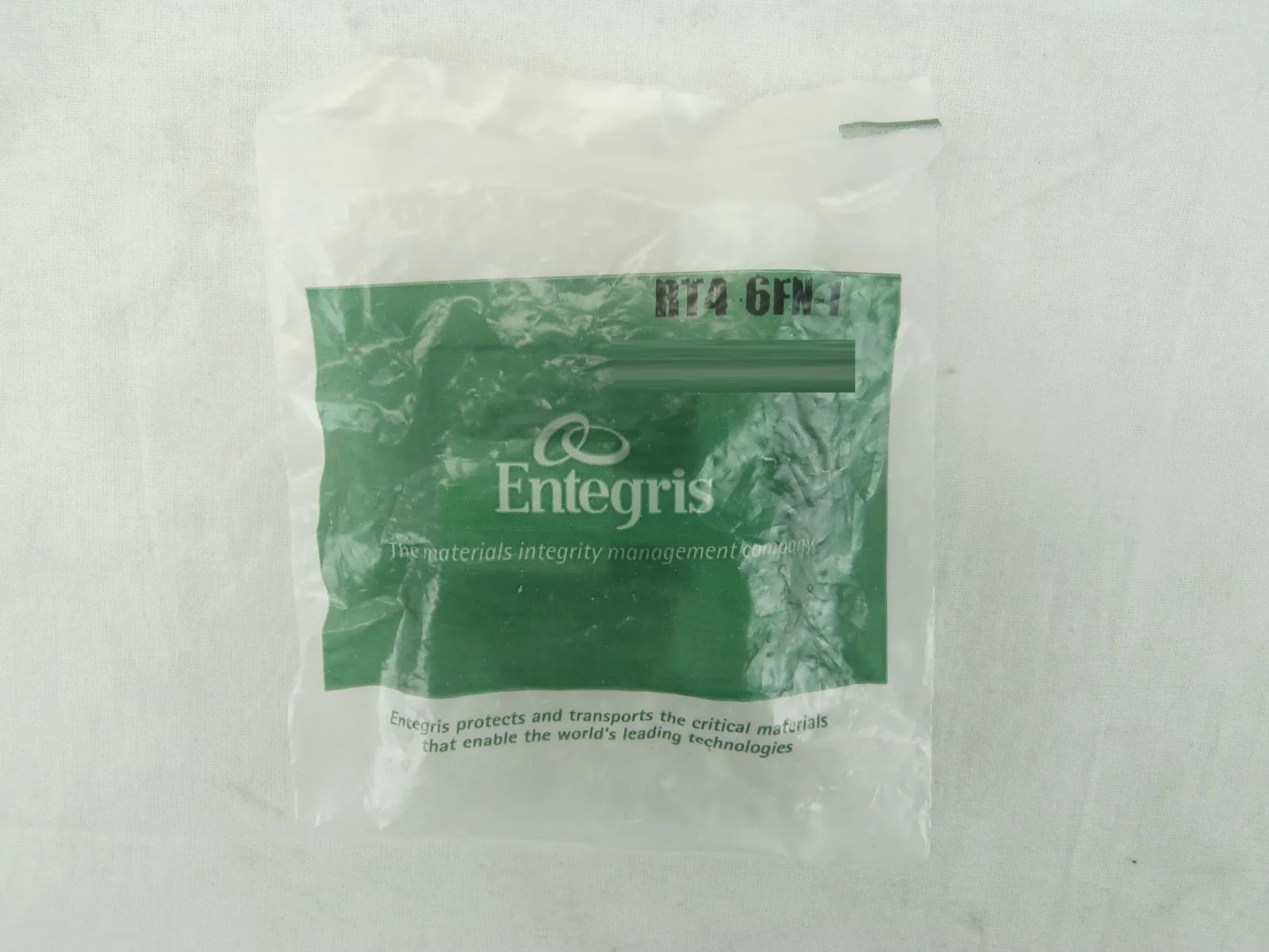 Entegris RT4-6FN-1 Tee Adapter 1/4" Flaretek x 3/8" MNPT Reseller Lot of 12 New - Image 3