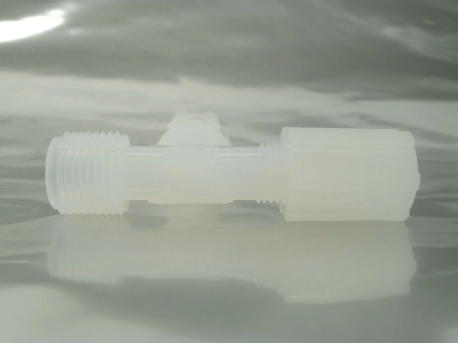 Entegris RT4-6FN-1 Tee Adapter 1/4" Flaretek x 3/8" MNPT Reseller Lot of 12 New - Image 8