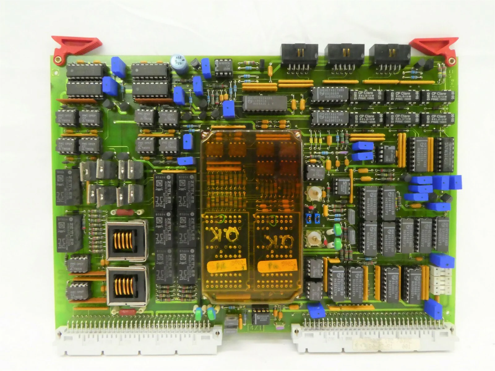 FEI Company 4022 192 70392 Relay PCB Card DFSA XL 30 ESEM Working Spare - Image 2