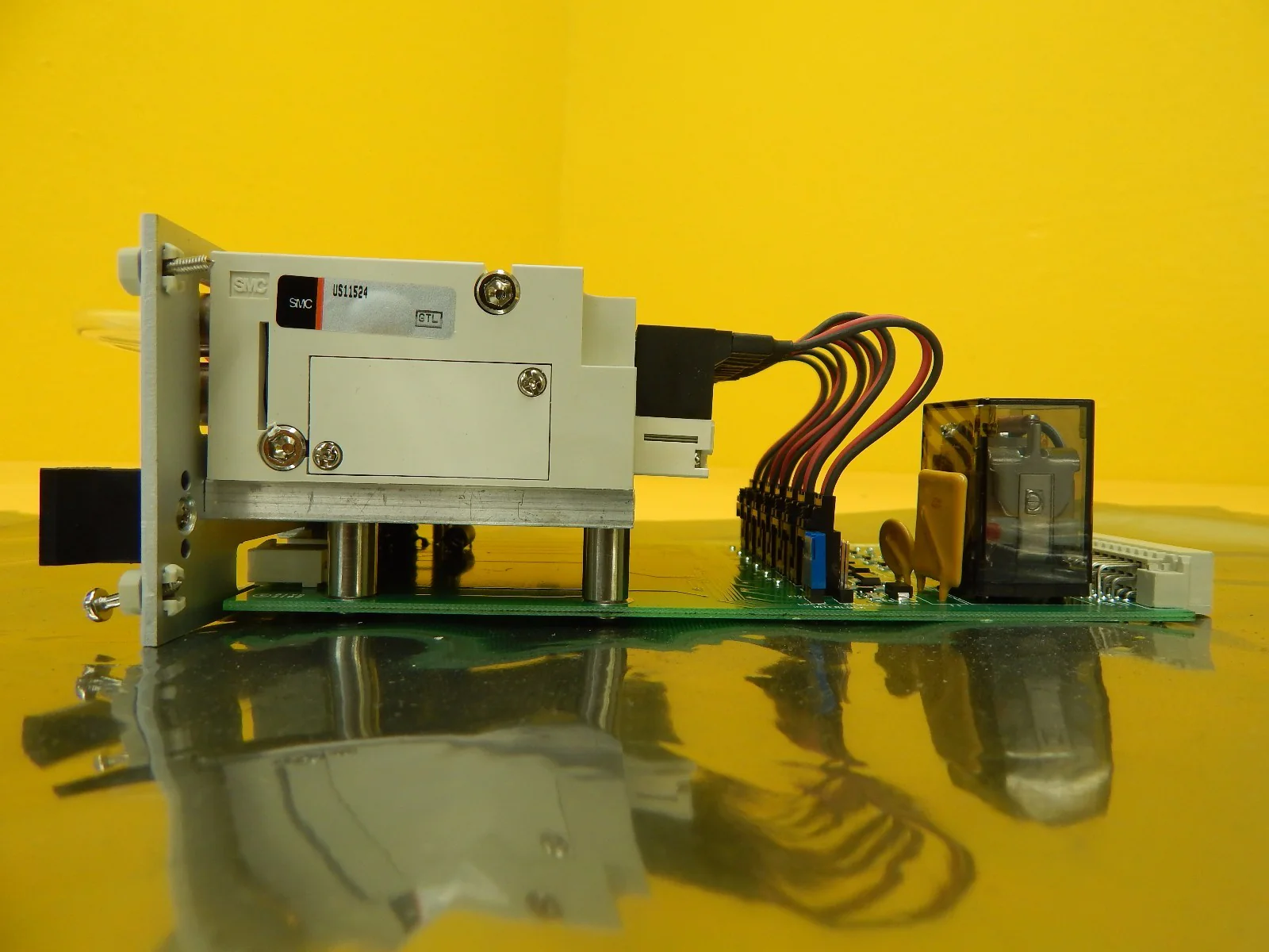 FEI Company 4035 272 14661 PIM Pneumatic Interface PCB Card US11524 CLM-3D Used - Image 4