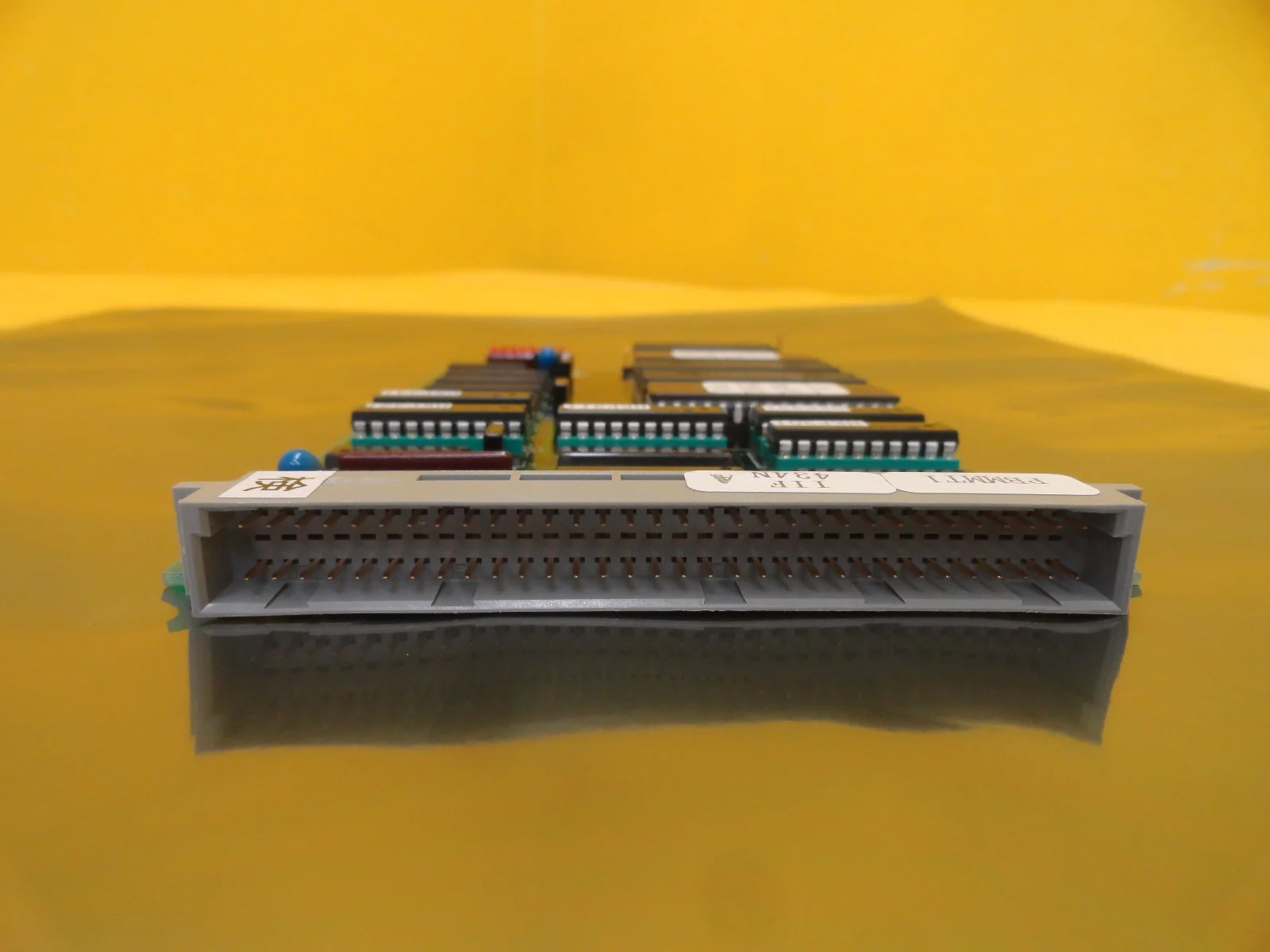 Hitachi MM512-1 PCB Card M-511E Microwave Plasma Etching System Working - Image 4
