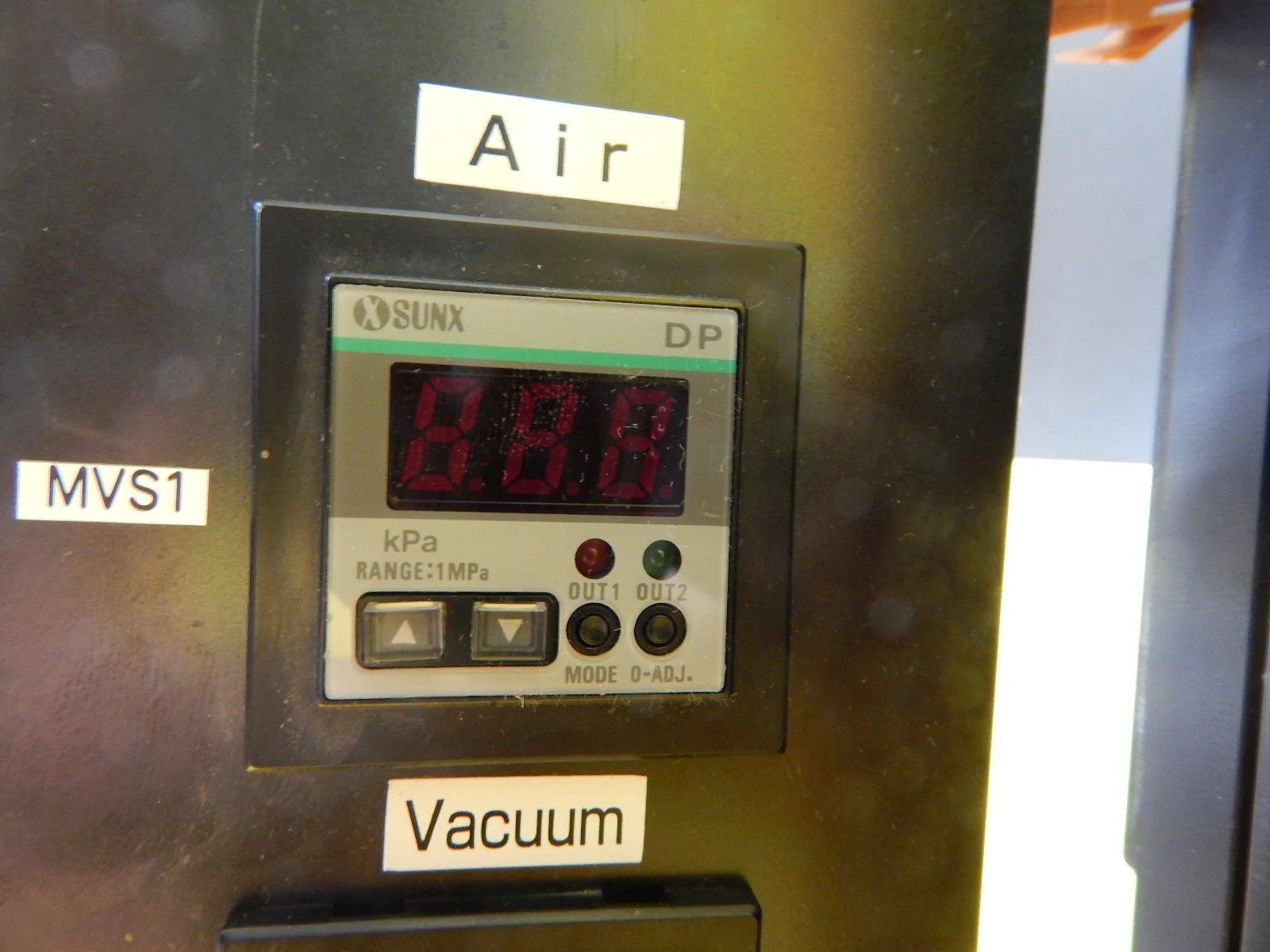 Hitachi Wafer Prealigner S-9300 CD Scanning Electron Microscope System Working - Image 11