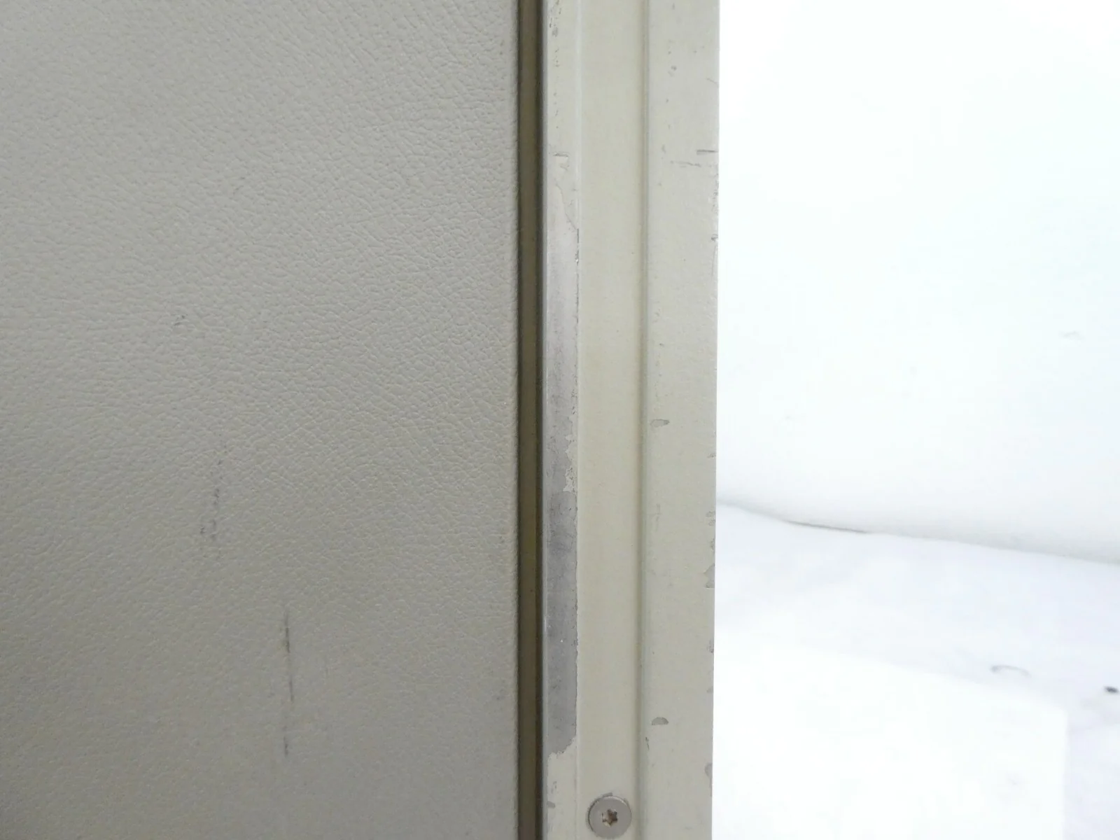 HP Hewlett-Packard 8657A Signal Generator 0.1-1040 MHz Agilent Spare Surplus - Image 7