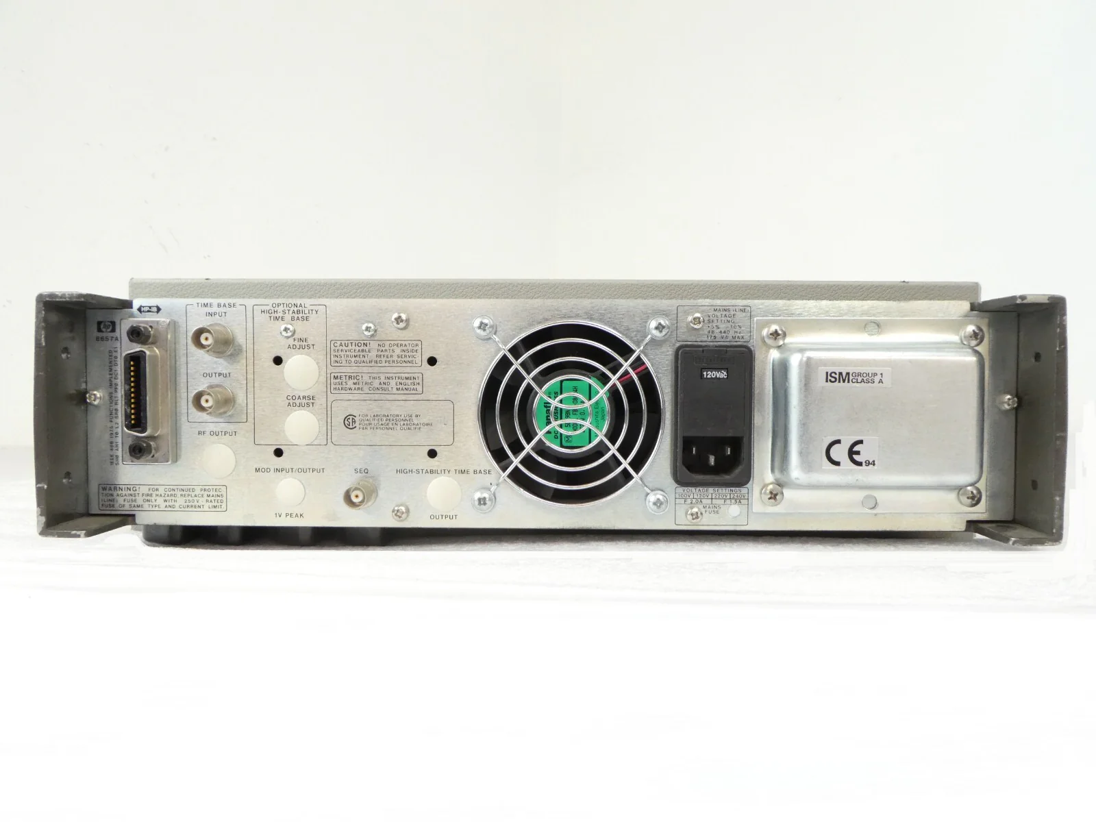 HP Hewlett-Packard 8657A Signal Generator 0.1-1040 MHz Untested Surplus - Image 2