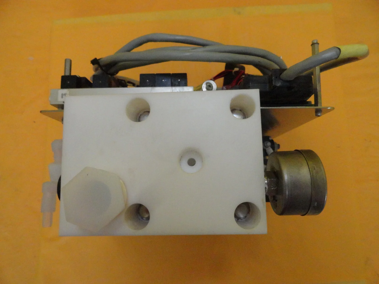 IDI 201-M6L10-S IDS Dispenser Photoresist 6-Port System 15PSI Tested Working - Image 6