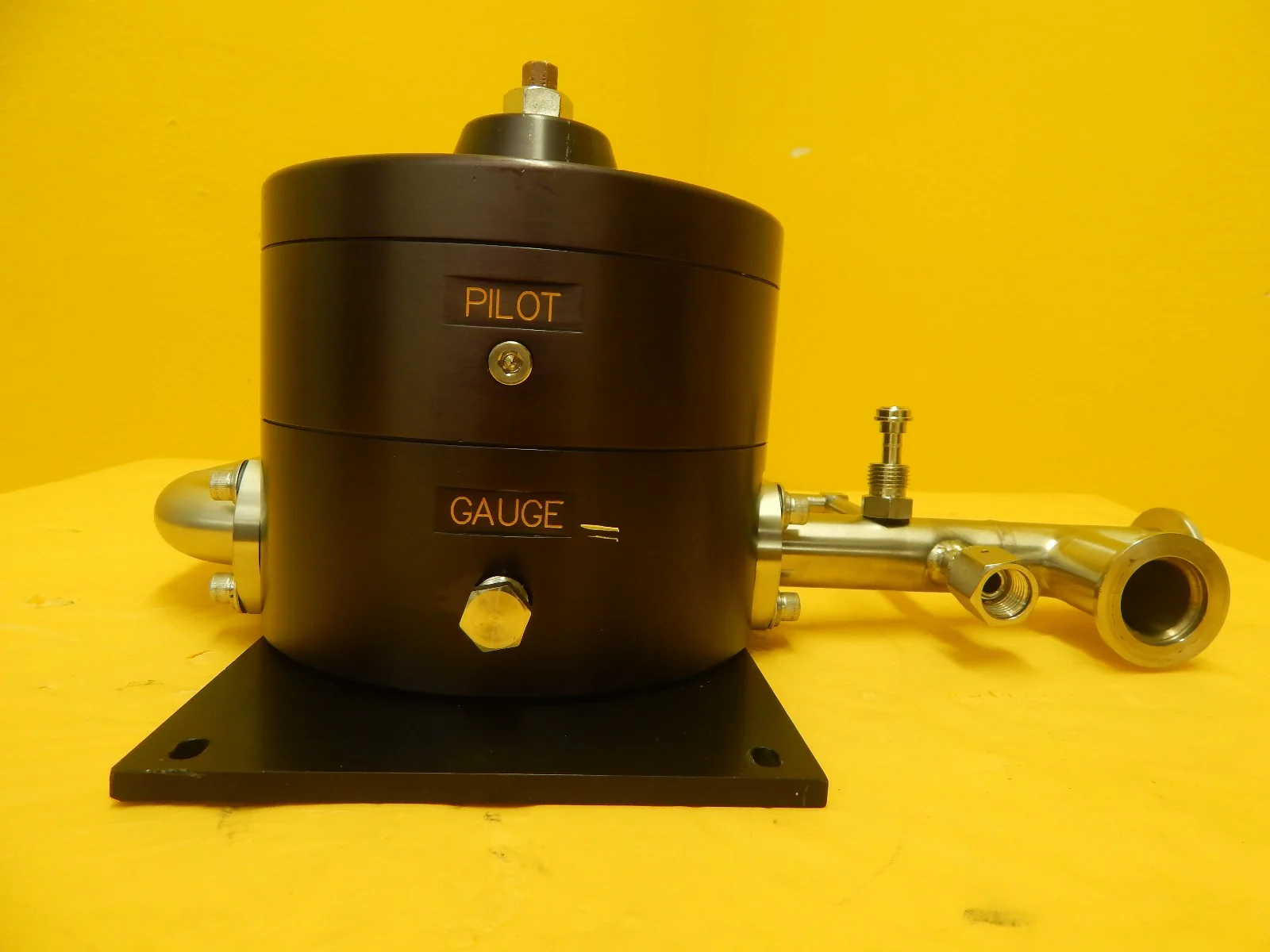 Kepner Products Pilot/Gauge Manifold ASM Epsilon 3000 Wafer Transfer Module Used - Image 2