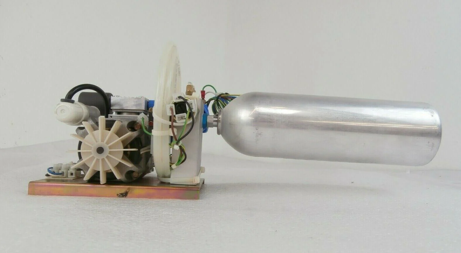 KNF Neuberger PM 11488-NPK09 Diaphragm Vacuum Pump Assembly Working Surplus - Image 4