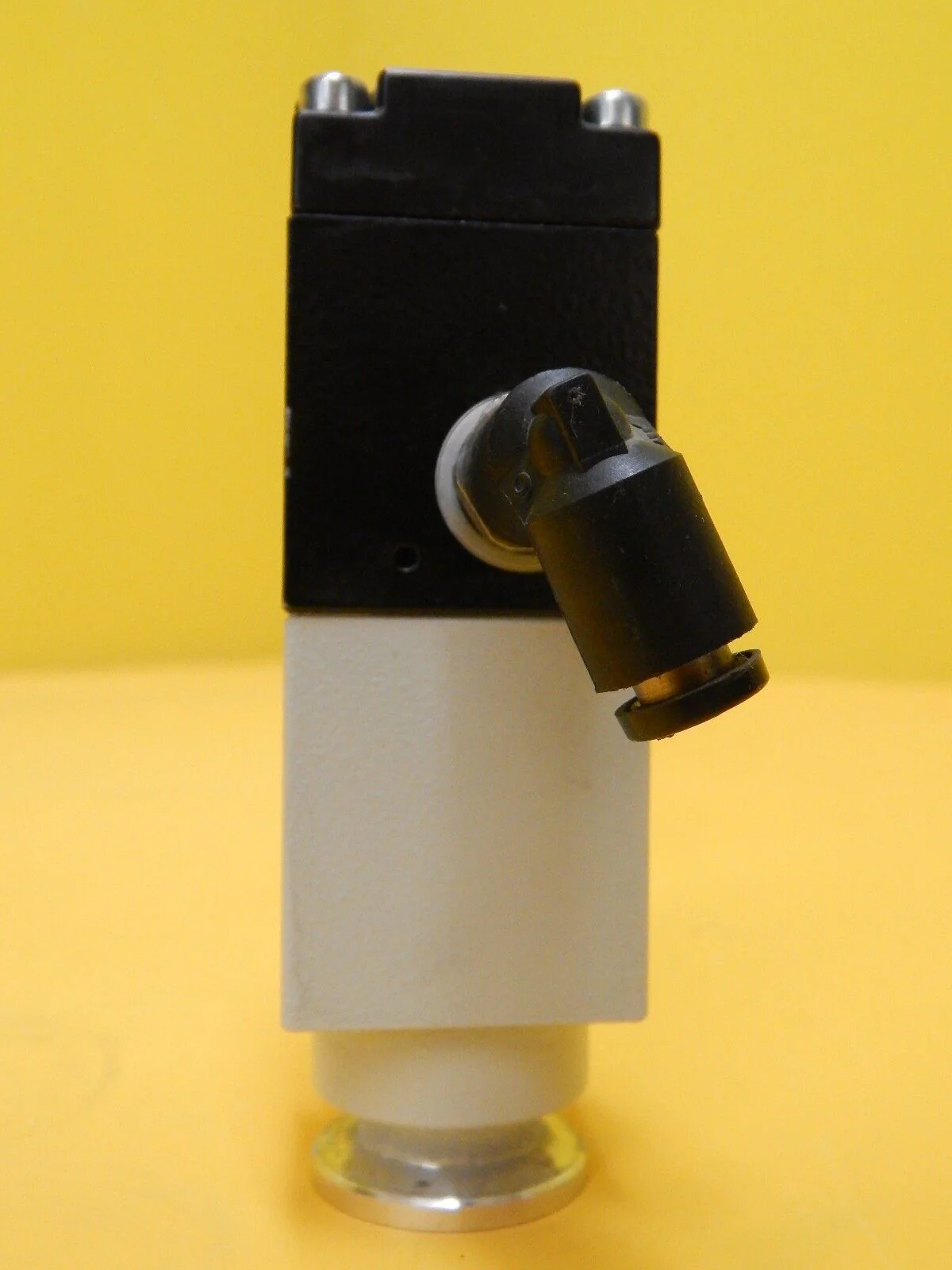 Leybold 297 21 Right Angle Pneumatic Vacuum Valve NW16 Used Working - Image 3