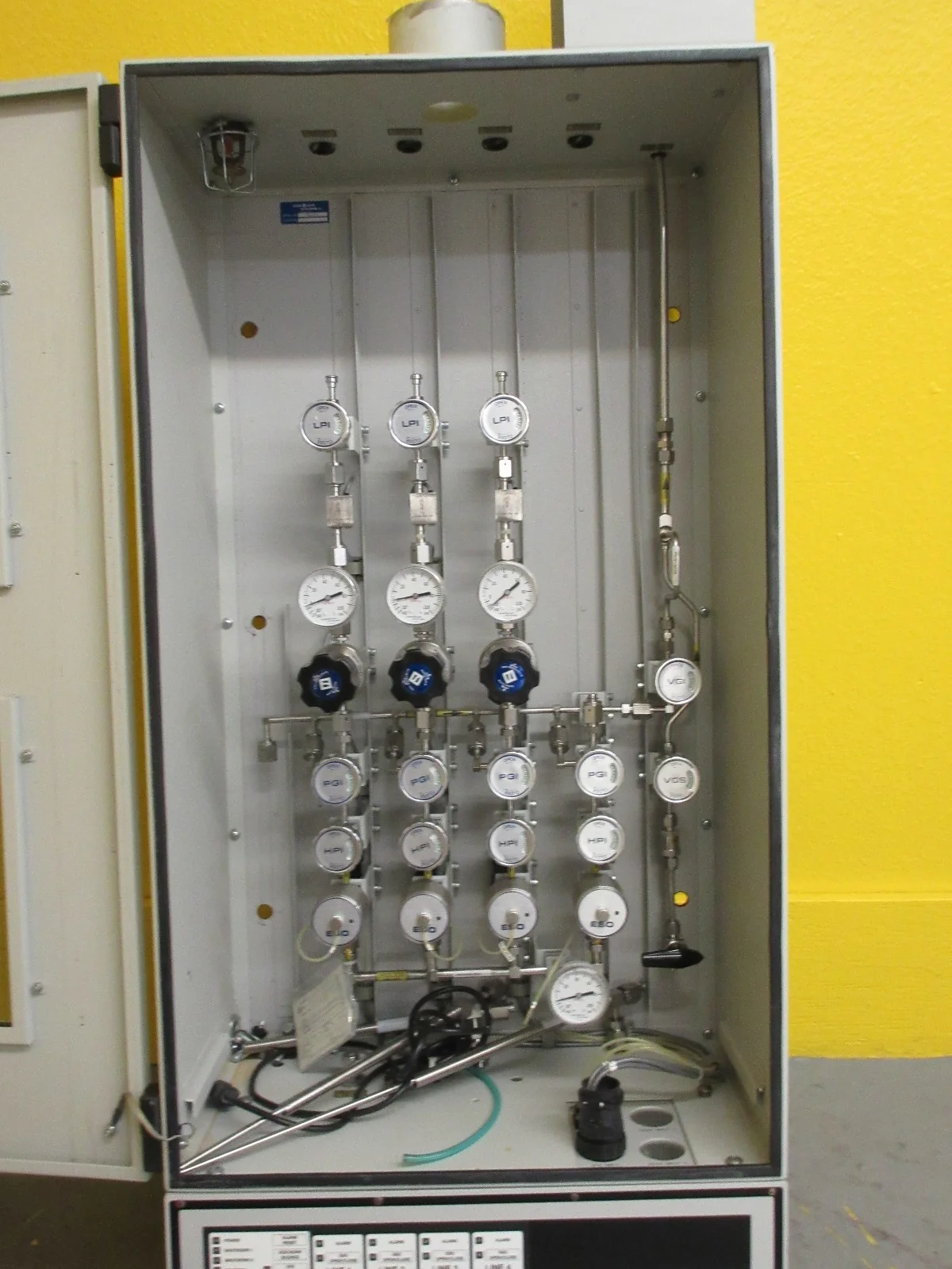 Matheson SEMI-GAS GSM-468 Gas Safety Monitor Cabinet SGS Halocarbon 14 CF4 Used - Image 5