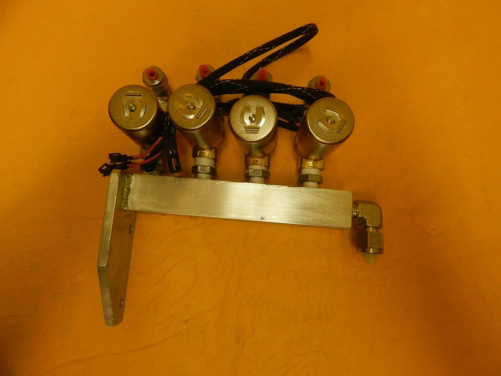 MRC Materials Research A118037 Pneumatic Manifold VDW31-5G-4 Set of 2 Star Used - Image 3