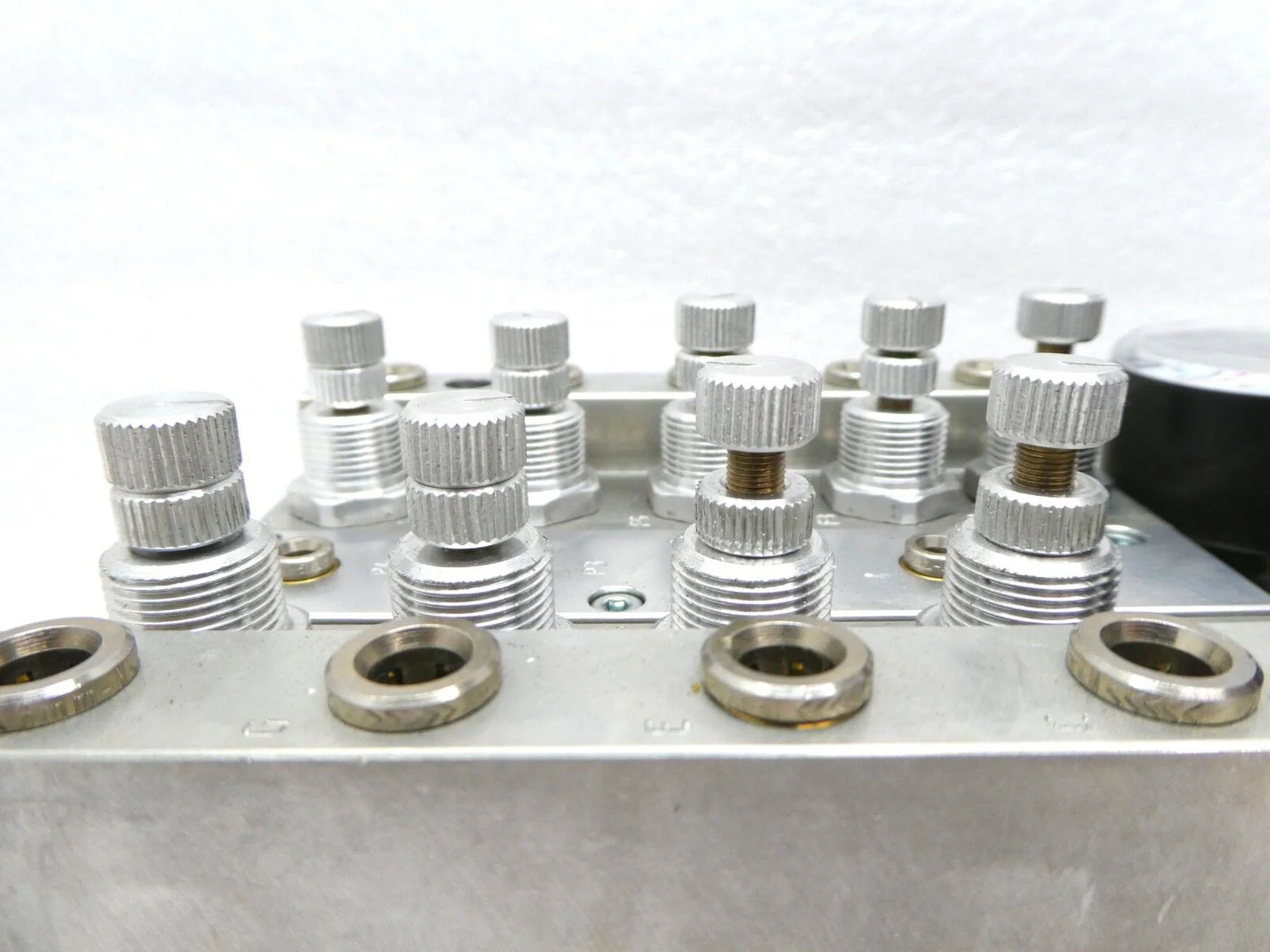 Norgren SPGB/35085/1 Pneumatic Manifold E28705037 Edwards TPU Used Working - Image 10