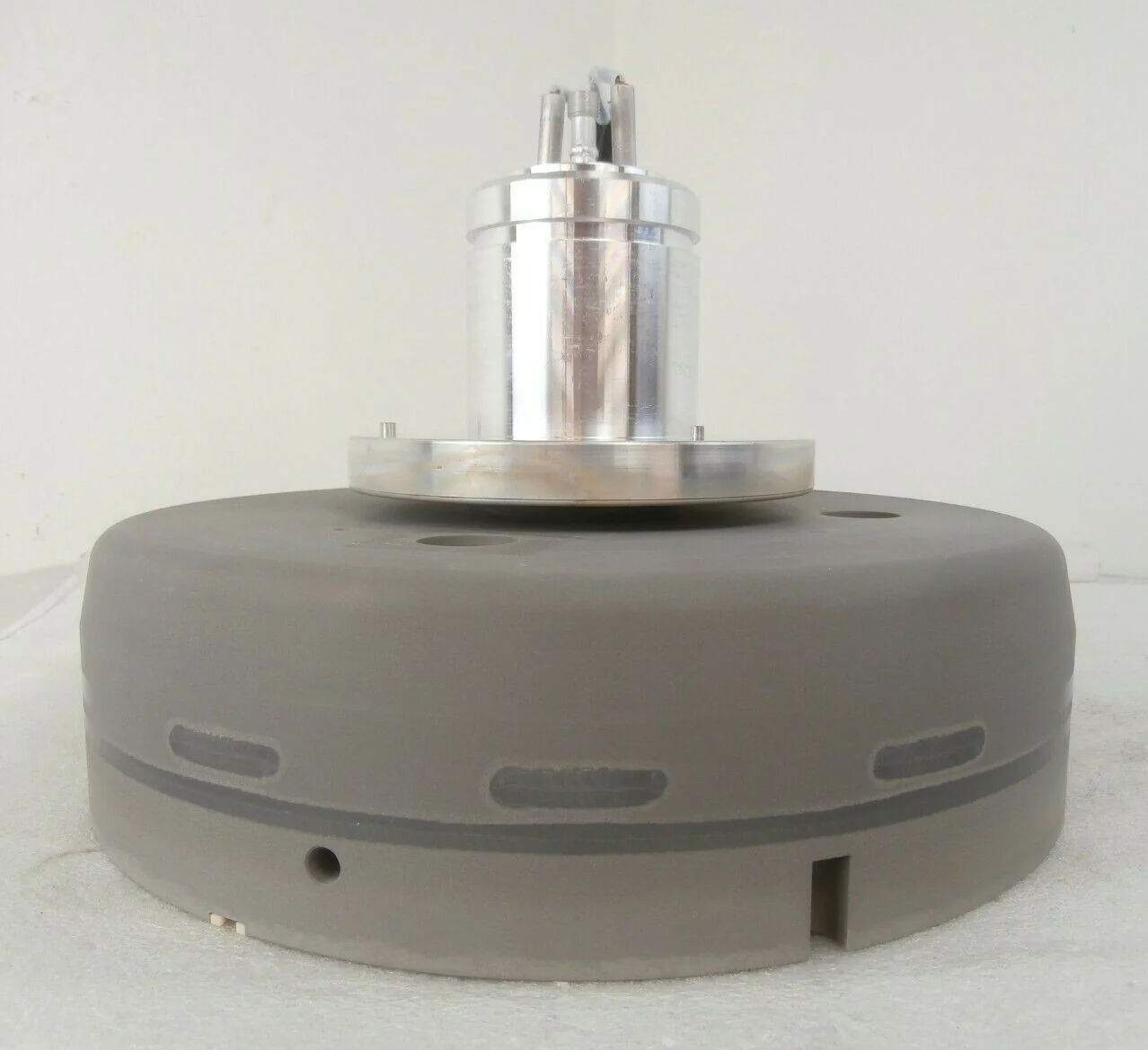 Novellus Systems 02-258524-00 300mm Heater Pedestal 0225852400 Working Surplus - Image 4
