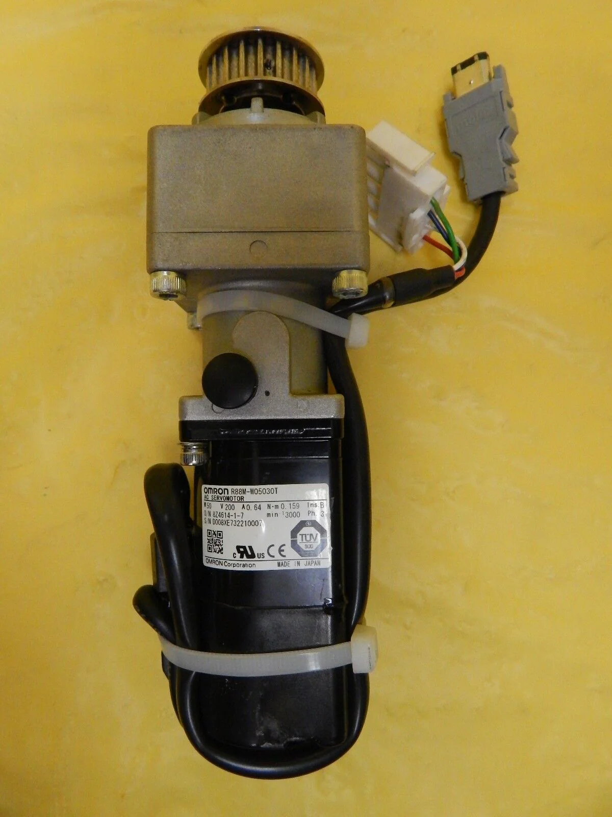 Omron R88M-W05030T AC Servo Motor VRSF-PB-5B-50 Used Working - Image 6