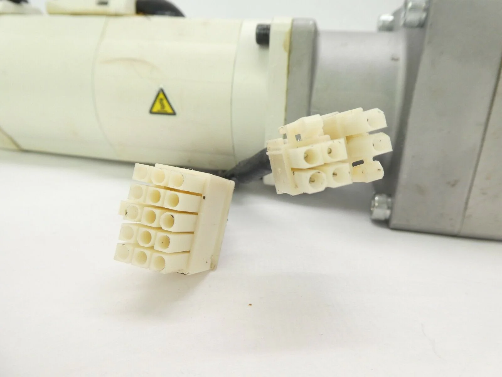 Panasonic MSMA042A1B AC Servo Motor MSMA042A84 VRSF-15C-400 Working Surplus - Image 9