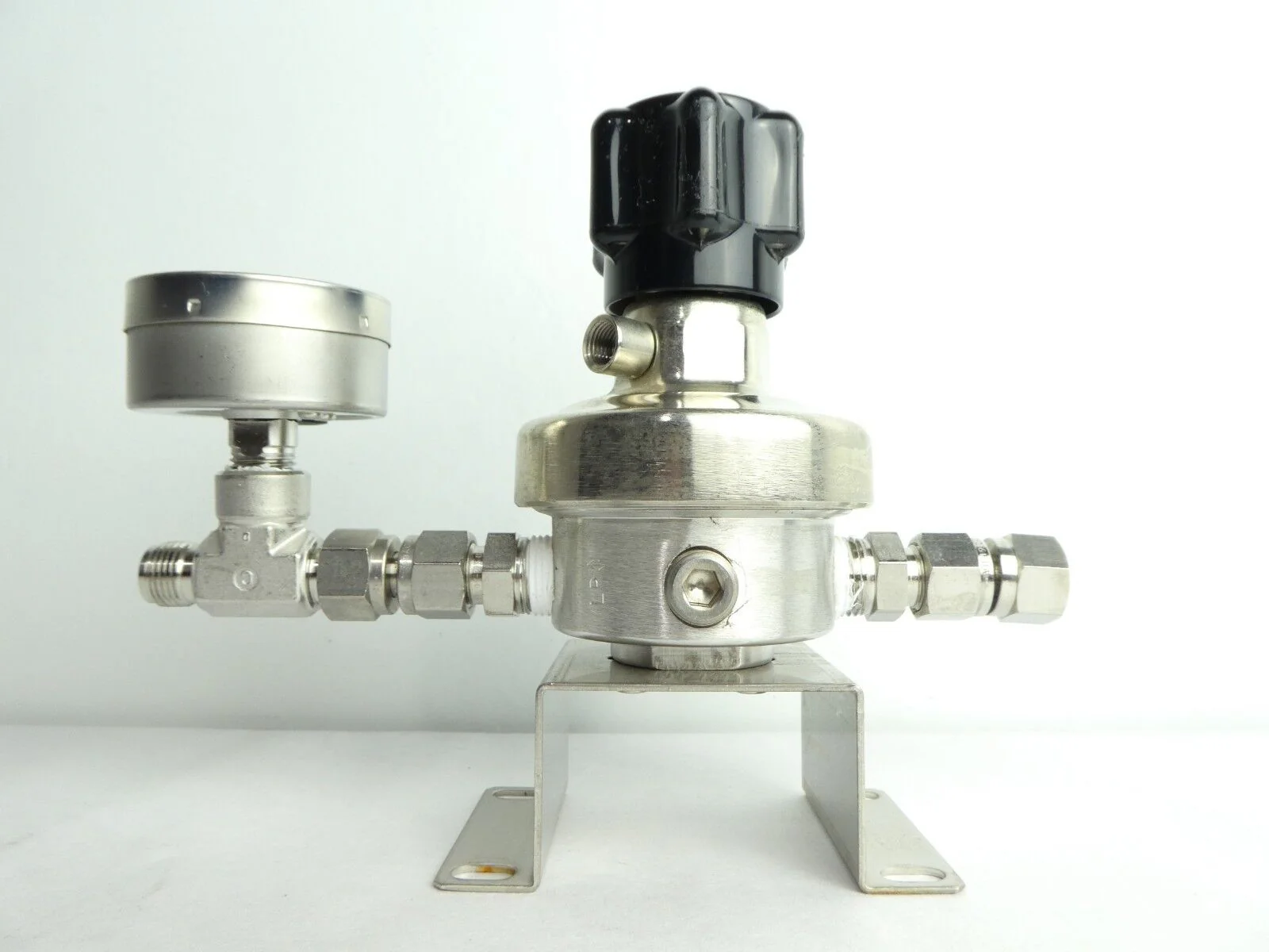 Parker 43600759 High Purity Regulator Valve W/ Gauge HFR90TS4PB6V Lot of 2 Used - Image 6