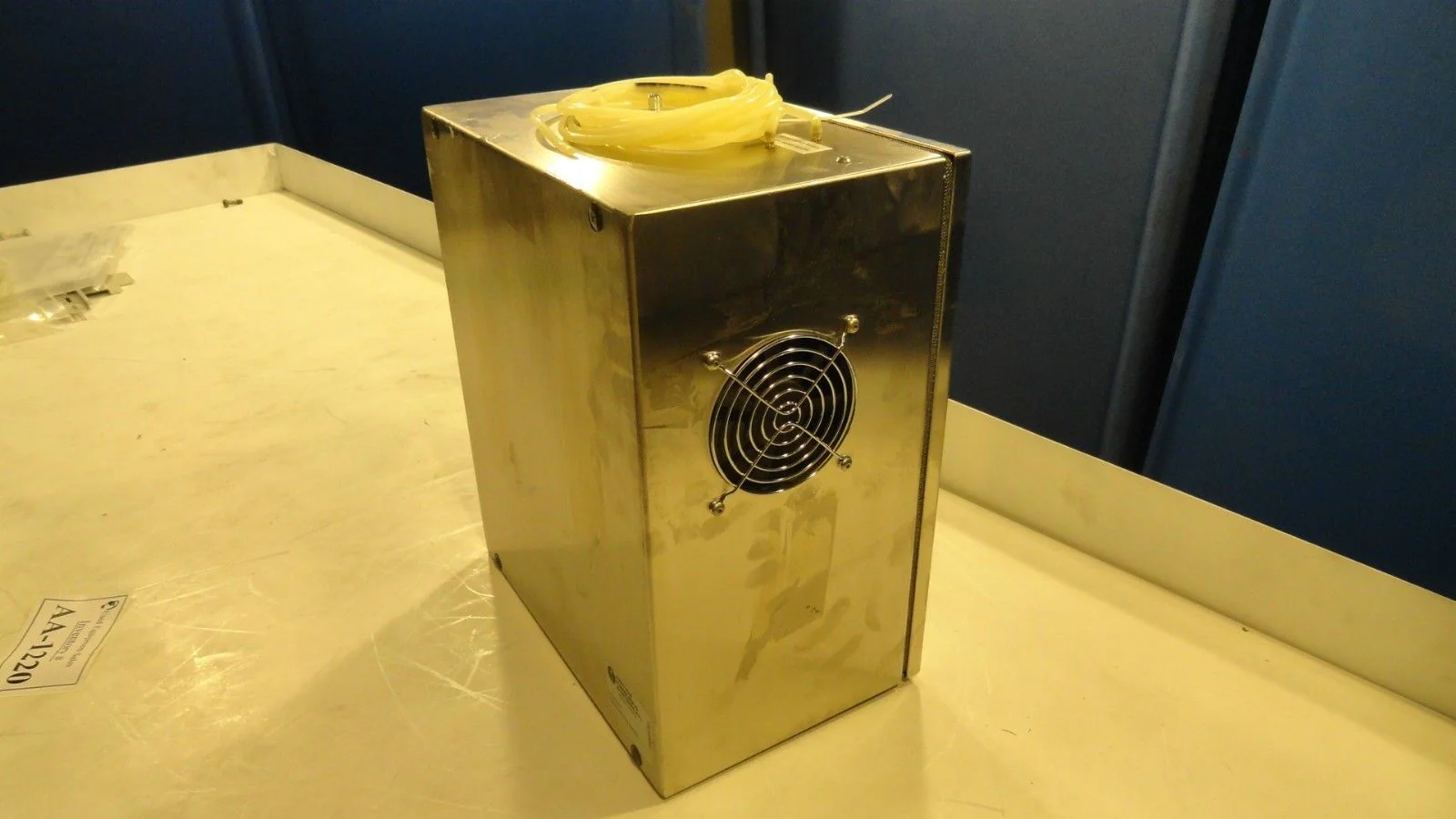 Particle Measuring System 310 MiniNet Minienviornment Used Working - Image 4