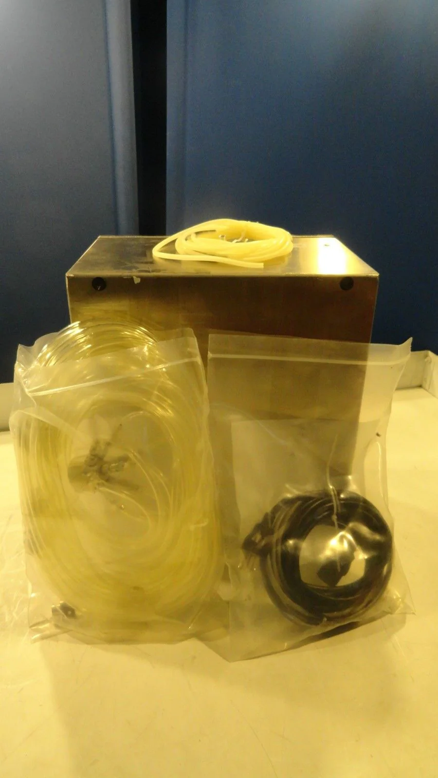 Particle Measuring System 310 MiniNet Minienviornment Used Working - Image 5