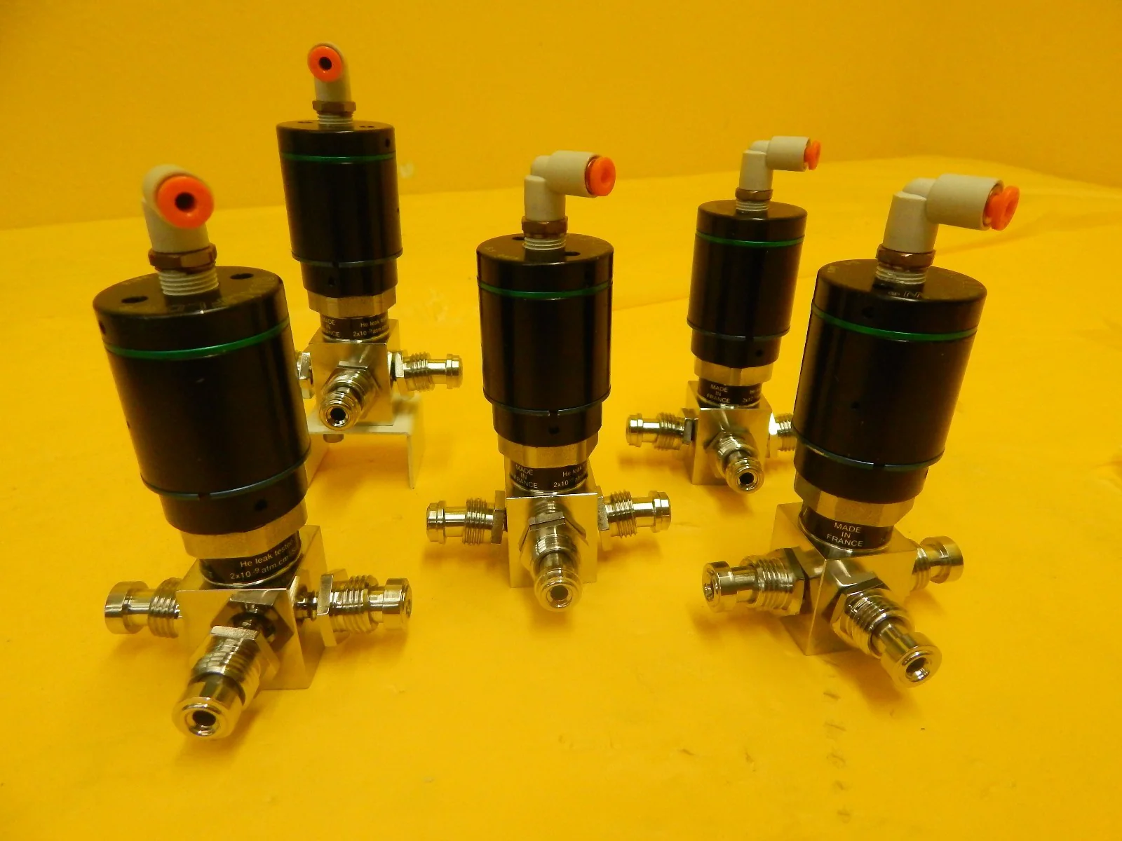 Qualiflow 2x10-9atm.cm3/Sec 3-Way Pneumatic Valve Reseller Lot of 5 Used Working - Image 2