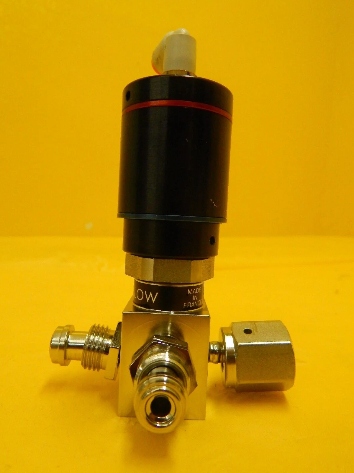 Qualiflow 2x10-9atm.cm3/Sec 4-Way Pneumatic Valve Used Working - Image 4