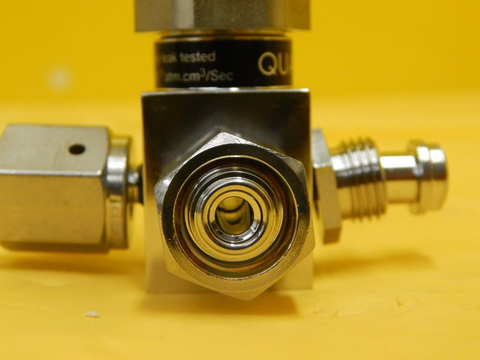 Qualiflow 2x10-9atm.cm3/Sec 4-Way Pneumatic Valve Used Working - Image 9
