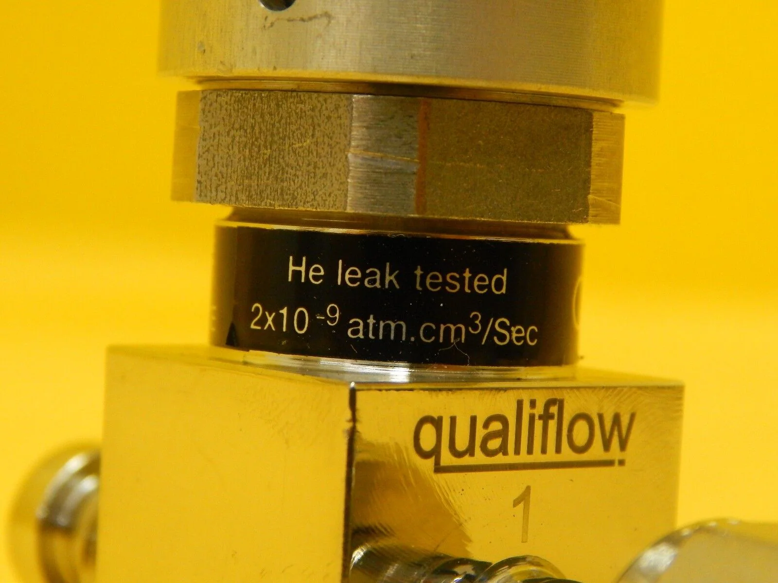 Qualiflow F HF Series 2-Way Pneumatic Valve 2x10-9atm.cm3/Sec Used Working - Image 7