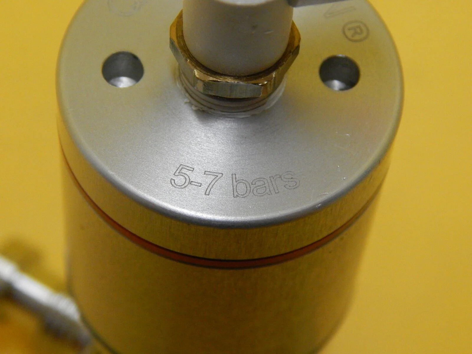 Qualiflow F HF Series 4-Way Pneumatic Valve 2x10-9atm.cm3/Sec Used Working - Image 10