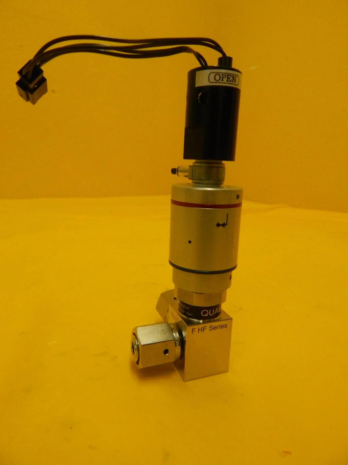 Qualiflow F HF Series Pneumatic Angle Valve 2x10-9atm.cm3/S?ec Lot of 3 Used - Image 5