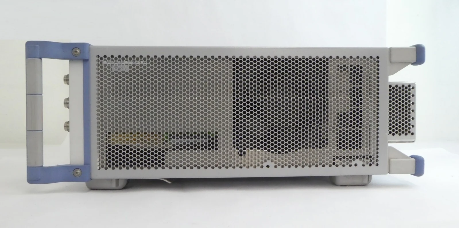 Rohde & Schwarz 1201.0002K50 Wideband Radio Tester CMW 500 Working - Image 4