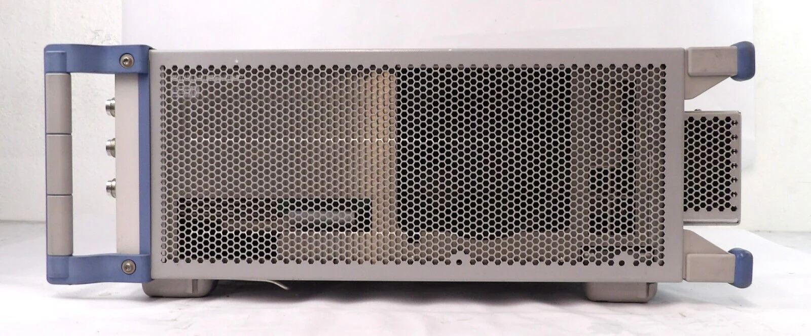 Rohde & Schwarz 1201.0002K50 Wideband Radio Tester CMW 500 Working Spare - Image 3