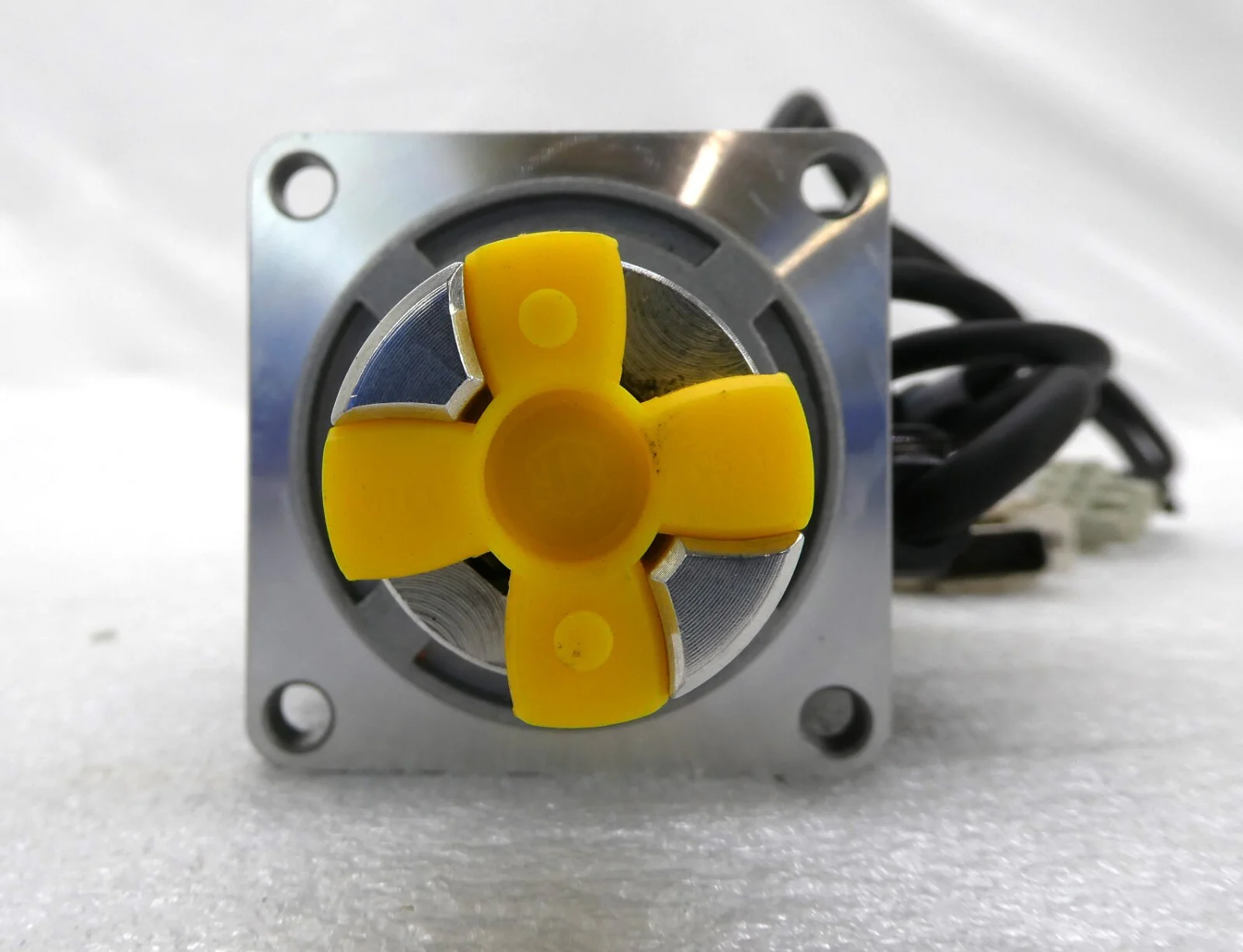 Sanyo Denki R2AA06020FCP11M AC Servo Motor SANMOTION R Working Surplus - Image 3