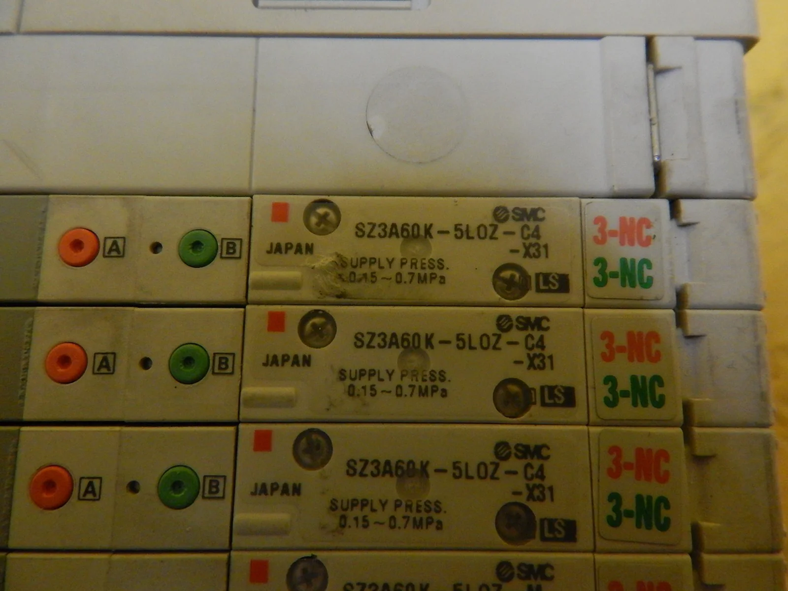 SMC 3D80-000054-V1 4-Port Pneumatic Manifold Lot of 3 SZ3A60K-5LOZ-C4-X31 Used - Image 9