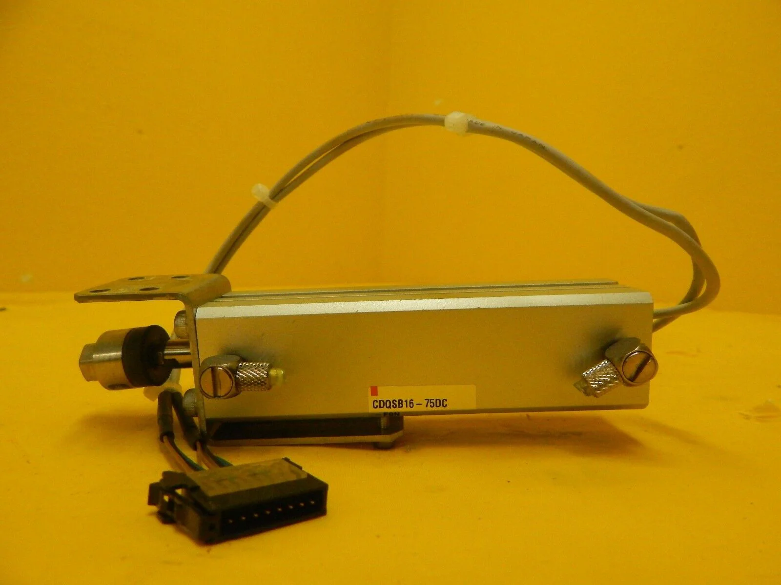 SMC CDQSB16-75DC Pneumatic Air Cylinder JB16-4-070 Lot of 8 Used Working - Image 4