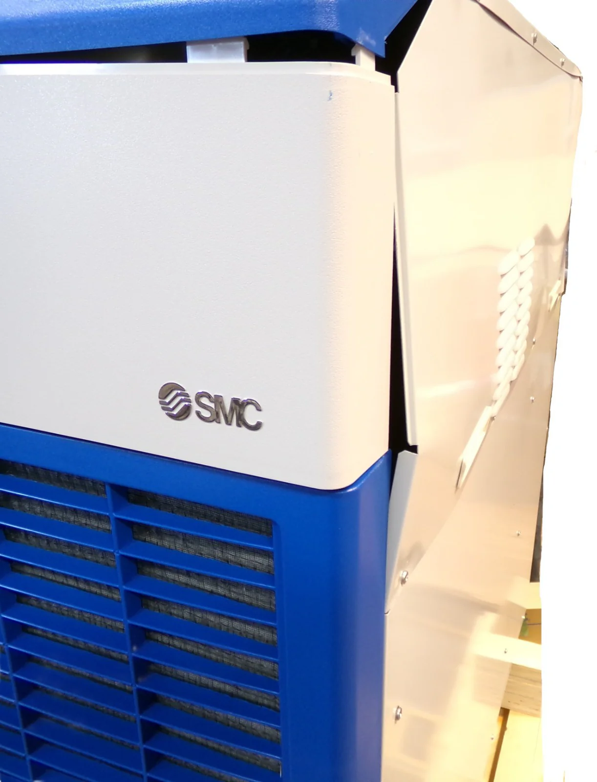 SMC Pneumatic HRSH090-WN-20 Thermo Chiller Damaged New Surplus - Image 9