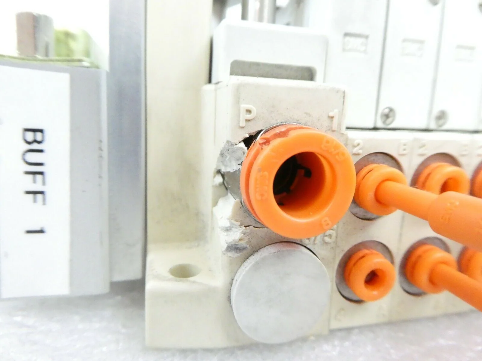 SMC SS5V1-DUP03166 Pneumatic Manifold AMAT Applied Materials 4060-00910 Working - Image 8
