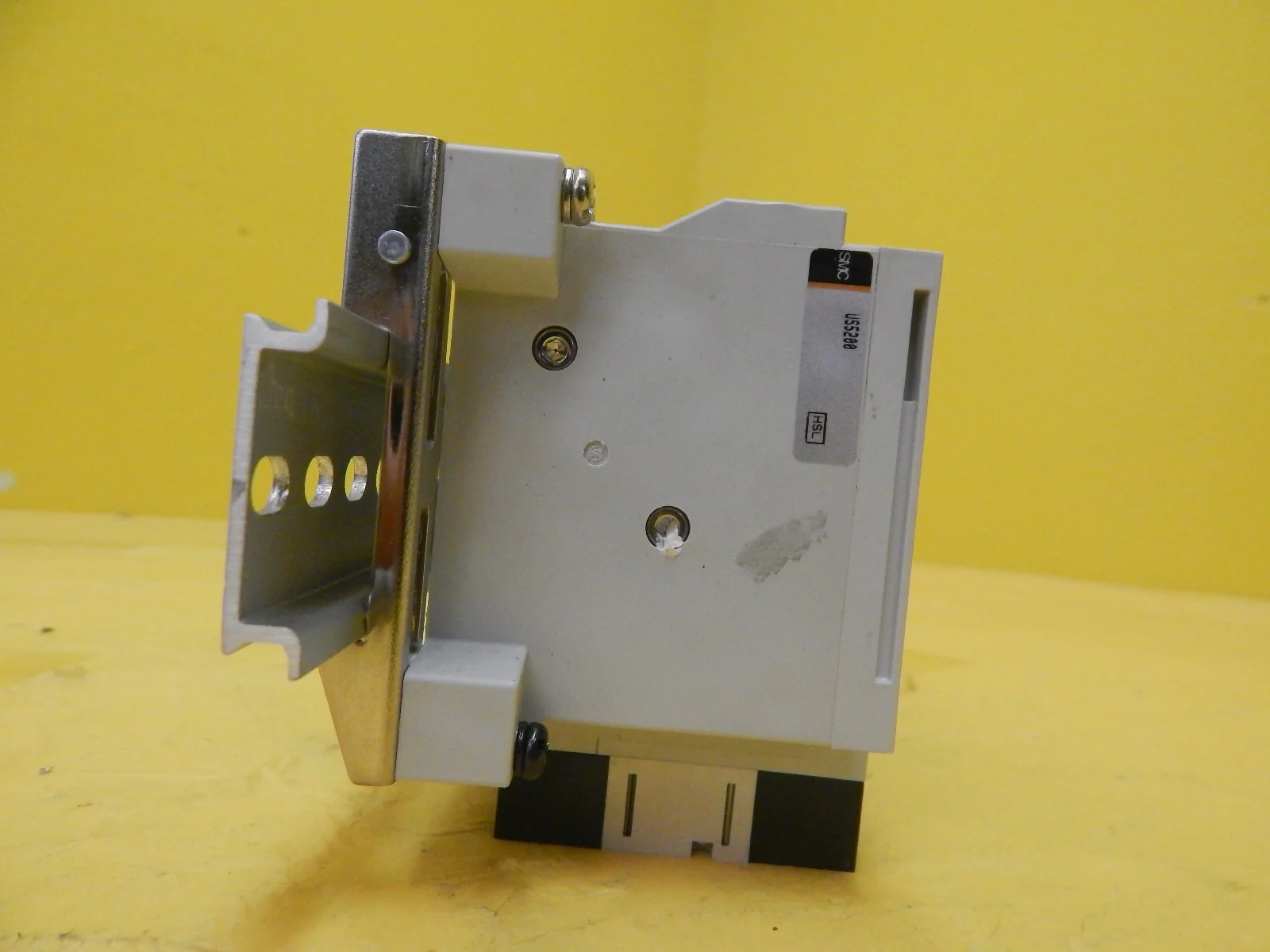 SMC US5200 13-Port Pneumatic Manifold ARM2000 ISE40-01-22 Used Working - Image 5