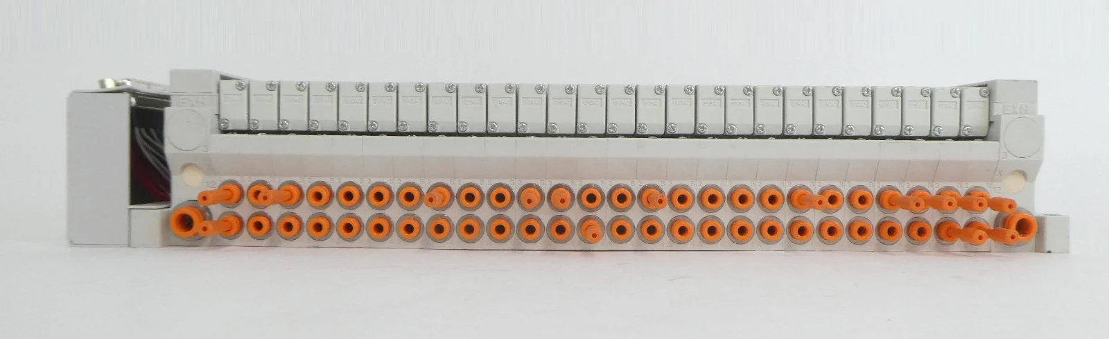 SMC VV5Q11-26-DAN60383 26-Port Pneumatic Manifold AMAT 4060-00770 Working Spare - Image 3
