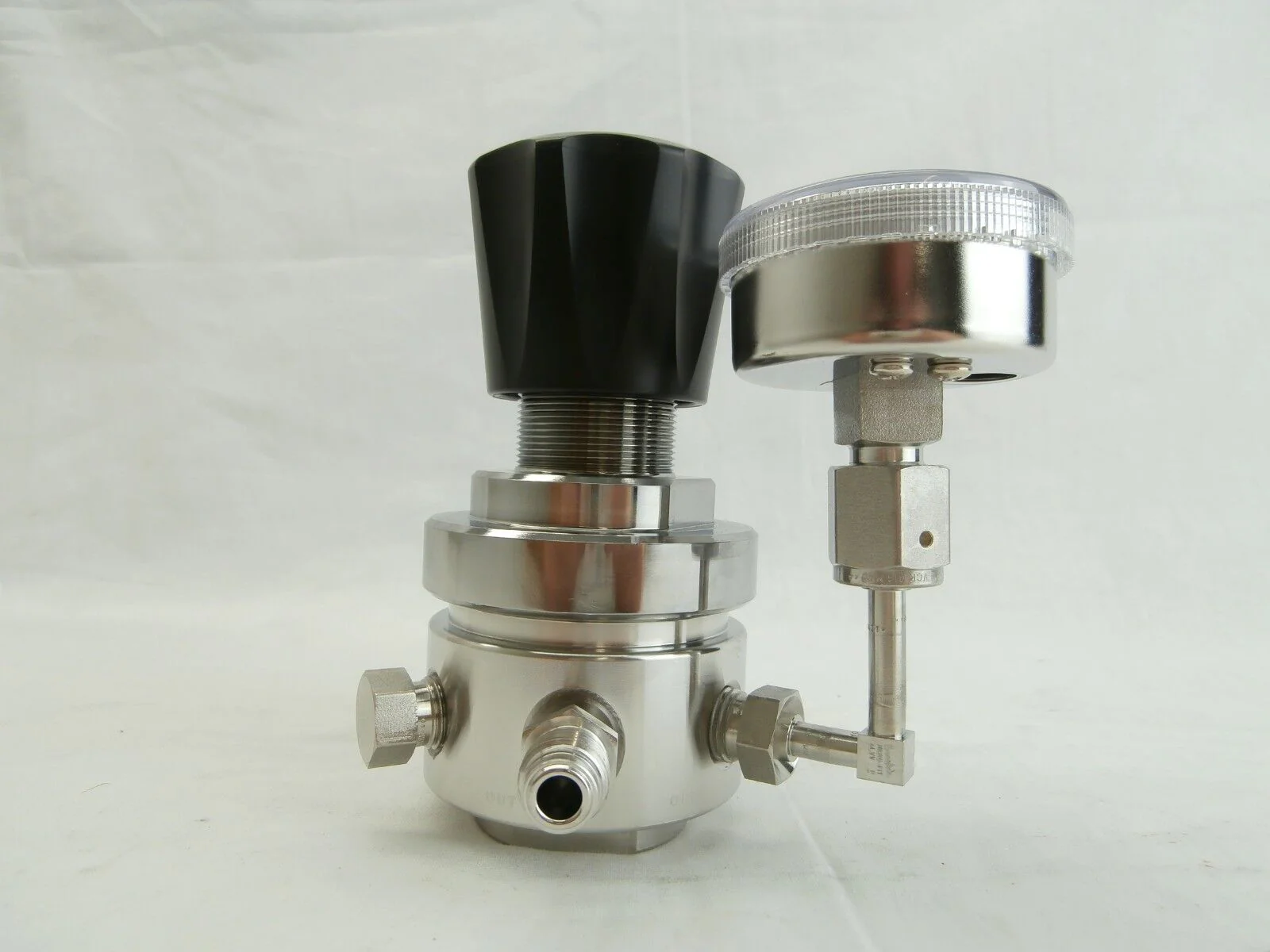 Tescom 44-3262JR91-145 Manual Pressure Regulator Valve 44-3200 Working - Image 3