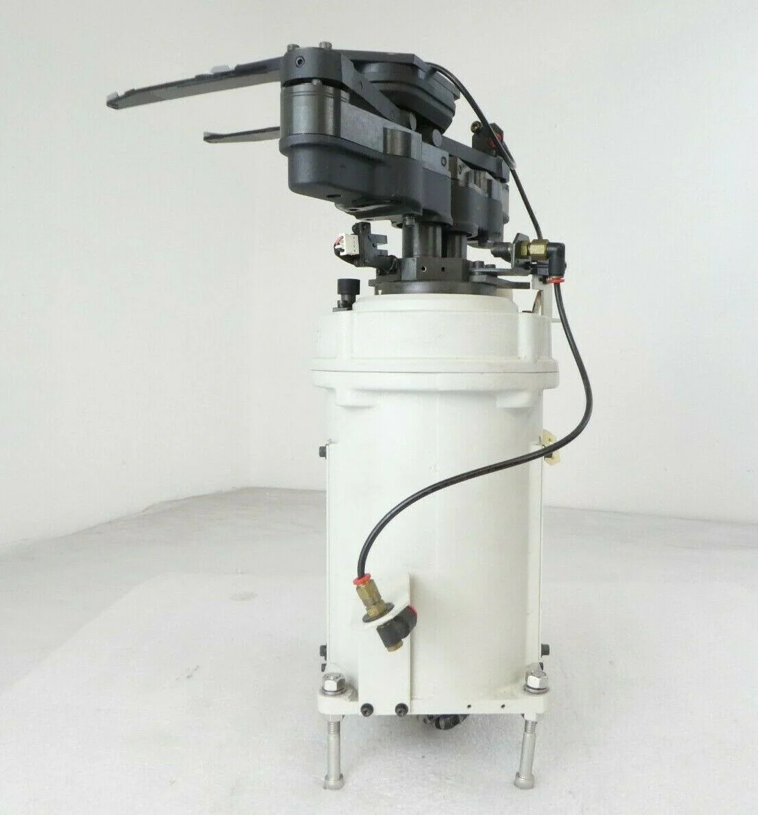 Varian Semiconductor Equipment V828700014 150mm Wafer LD Transfer Robot Working - Image 4