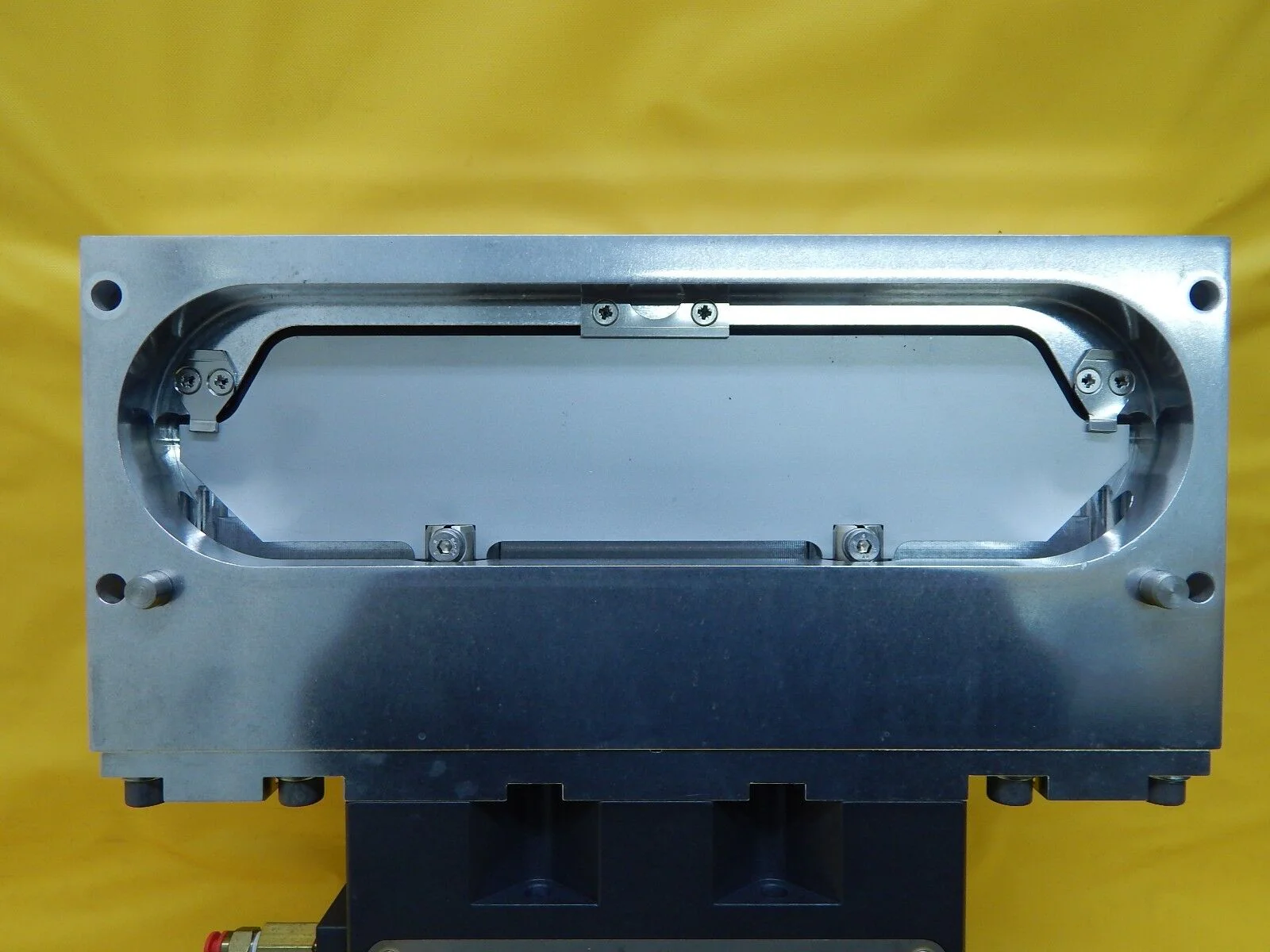 VAT 02010-BA24-1001 Pneumatic High Vacuum 12" Slit Valve Working - Image 7