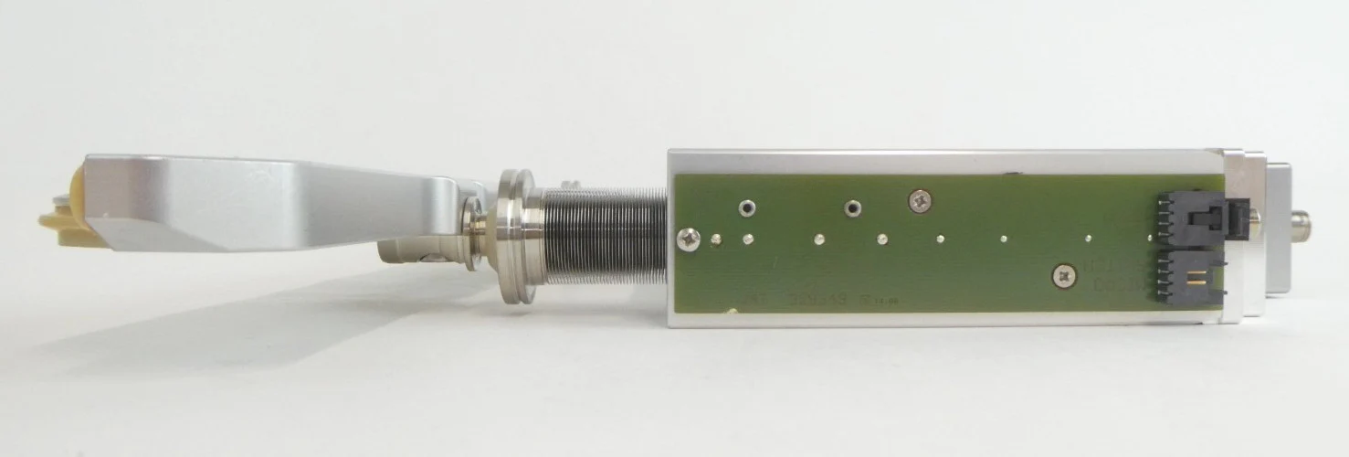 VAT 0340X-CA24-BMK2 300mm Pneumatic Vacuum Slit Valve Actuator and Gate Scuffed - Image 5