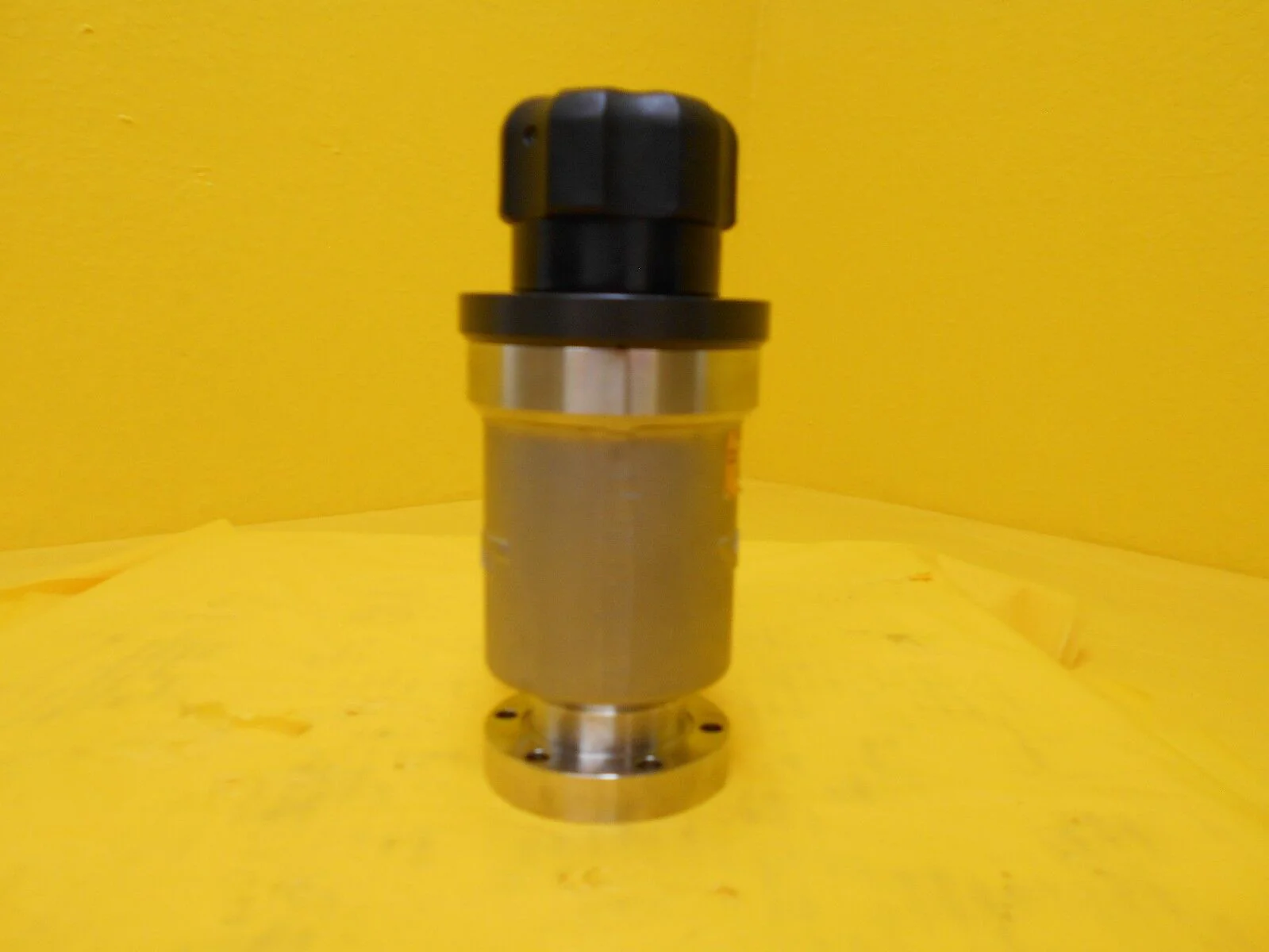 VAT 28332-GE01-0002 Manual Right Angle Vacuum Valve UHV Used Working - Image 5