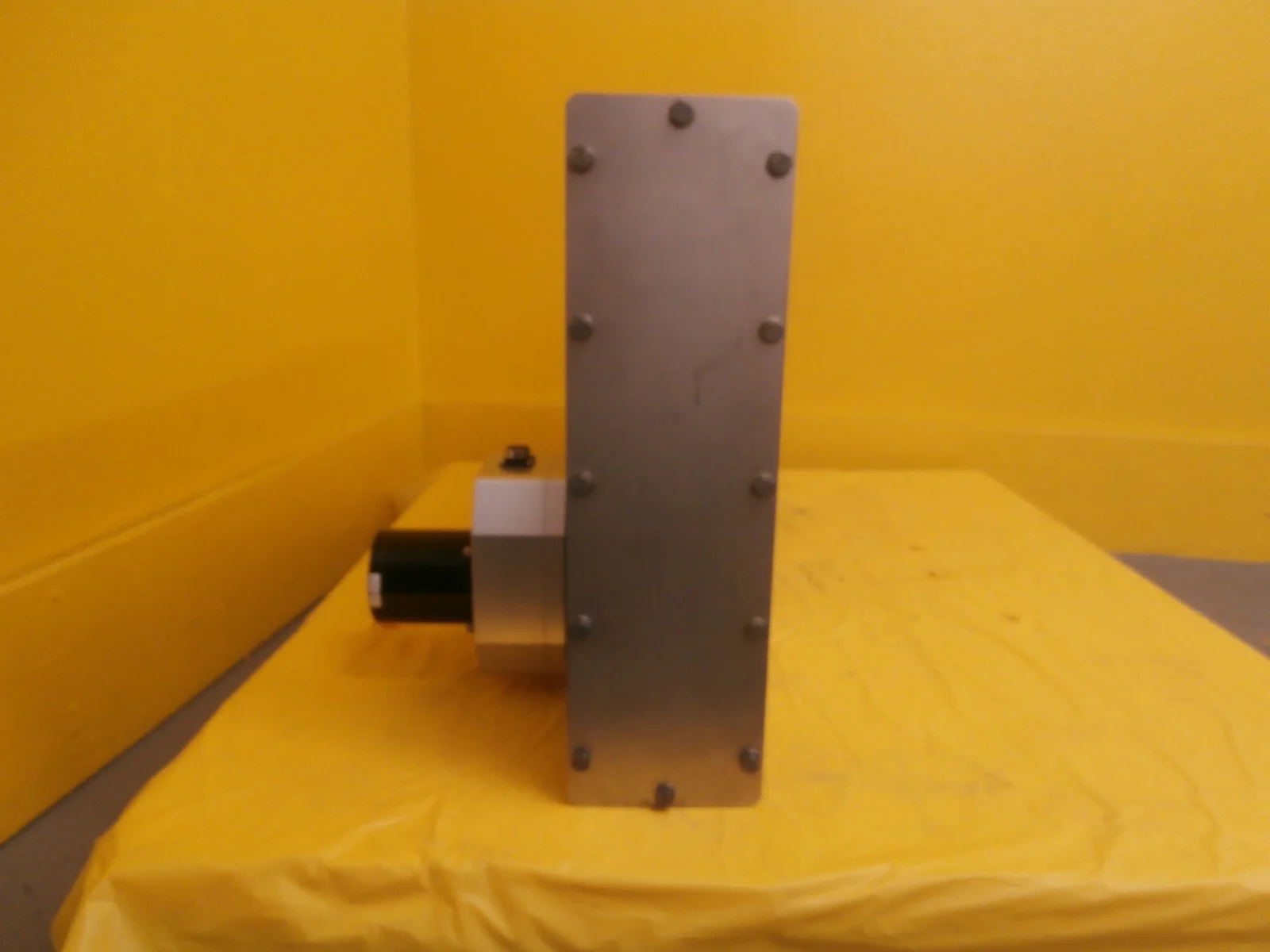 VAT 64250-CE52-1101 Motorized Actuator HV High Vacuum Gate Valve Cut Screw Used - Image 5