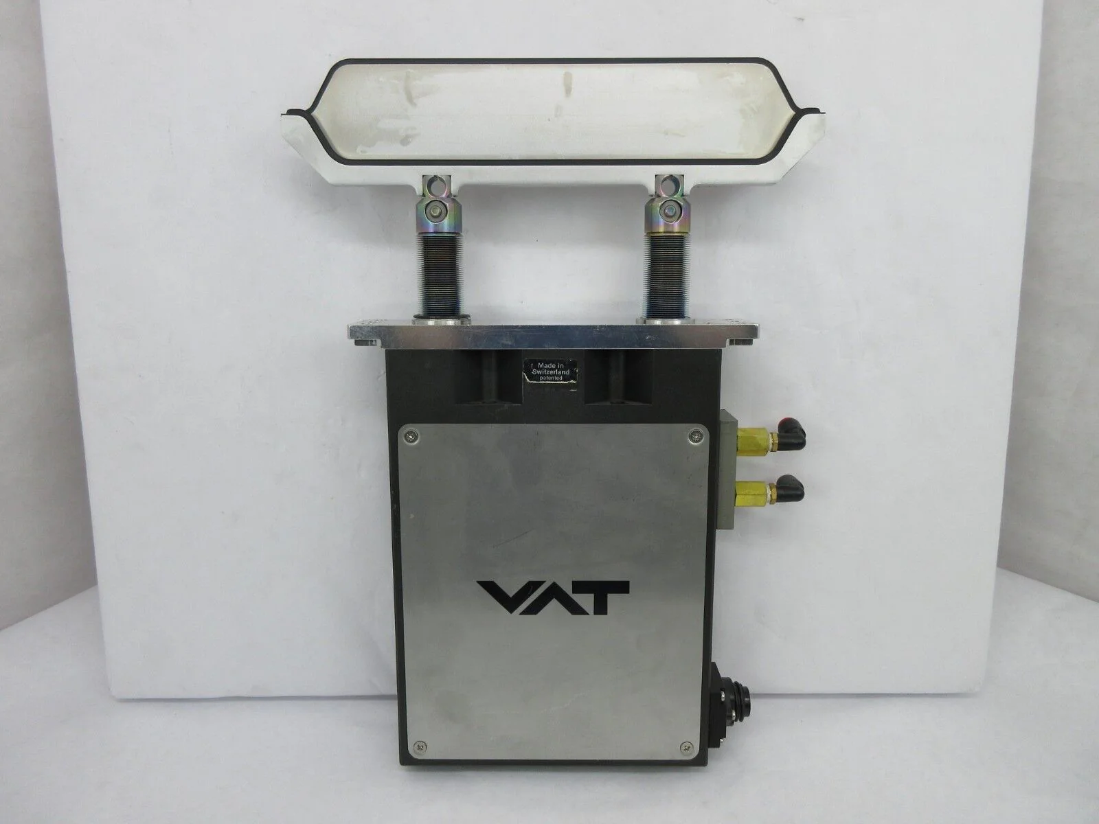 VAT F03-76729-03 Slit Valve Novellus Concept Two ALTUS Used Working - Image 2