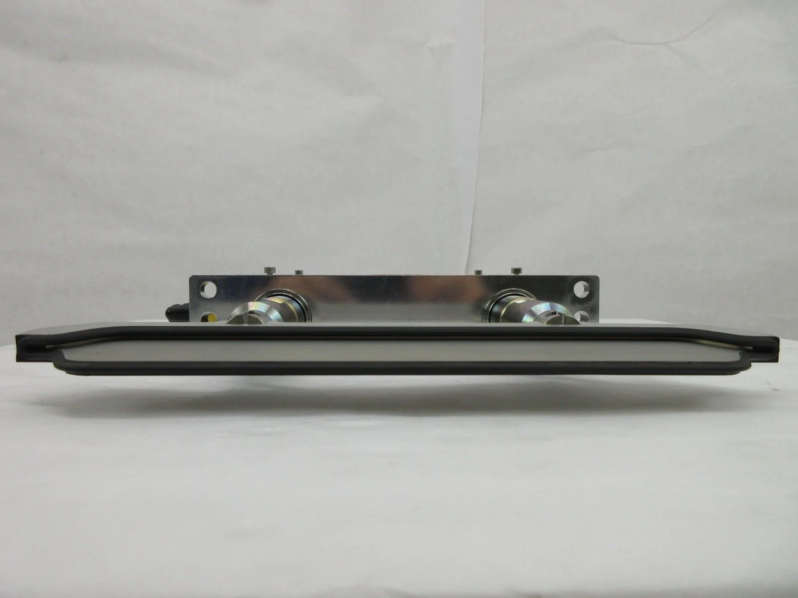 VAT F03-77932-12 Slit Valve Novellus Concept Two ALTUS Used Working - Image 4